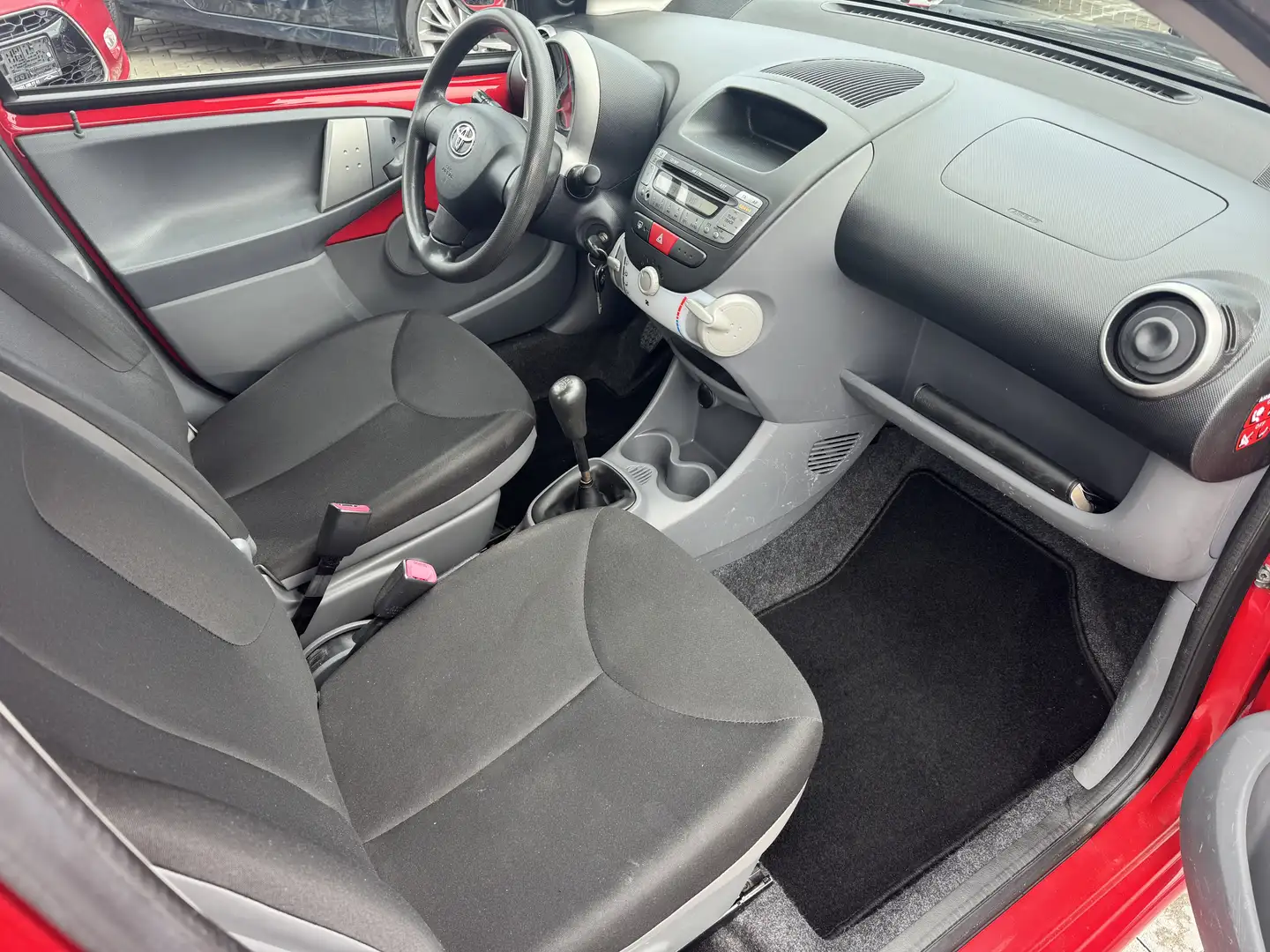 Toyota Aygo 1,0 Basis Rot - 2