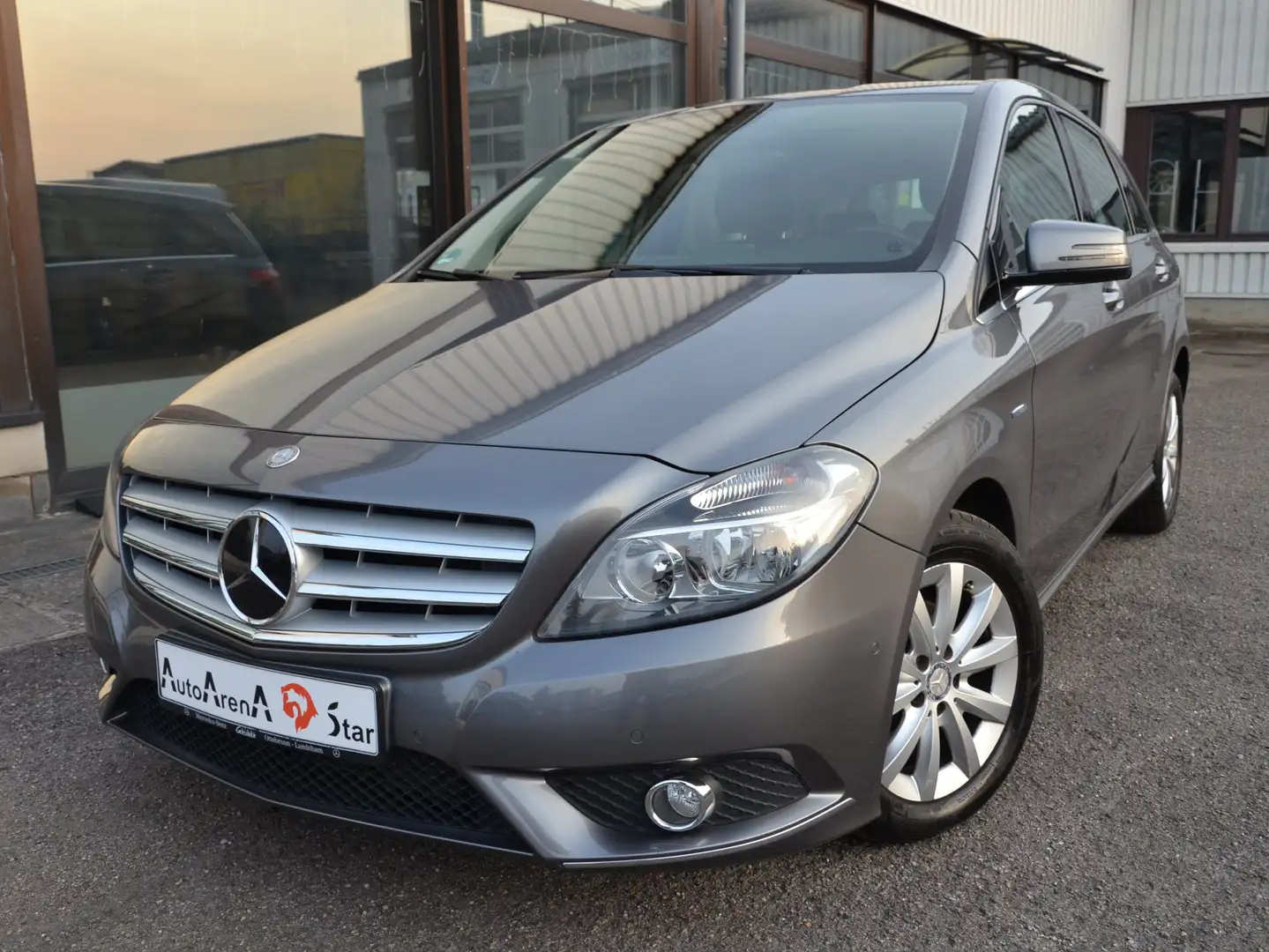 Mercedes-Benz B 180 B 180 ,Alu,Klima,Navi,PDC,Shz,Tel,CD-Radio Grigio - 1