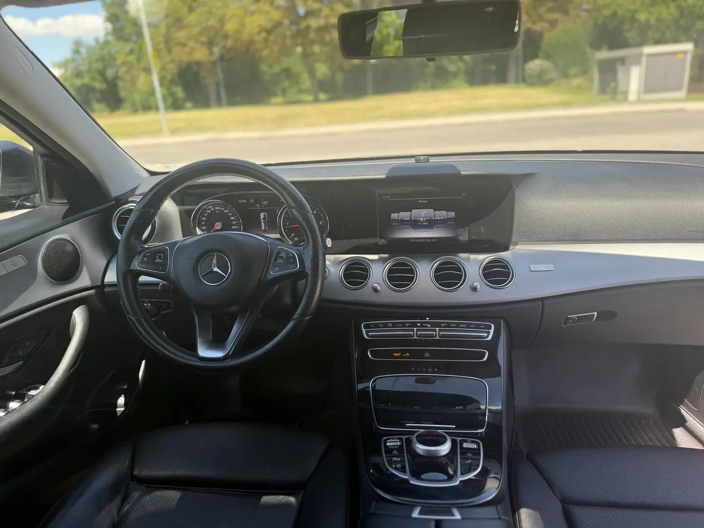 Mercedes-Benz E 220 d T Aut. - 2