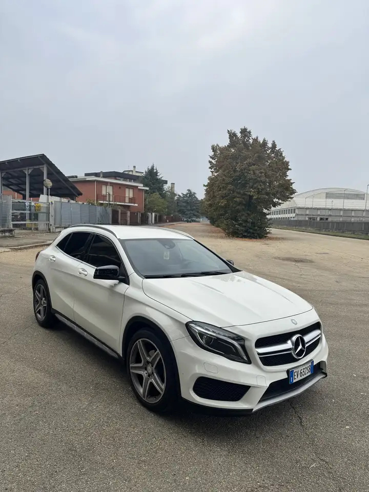 Mercedes-Benz GLA 200