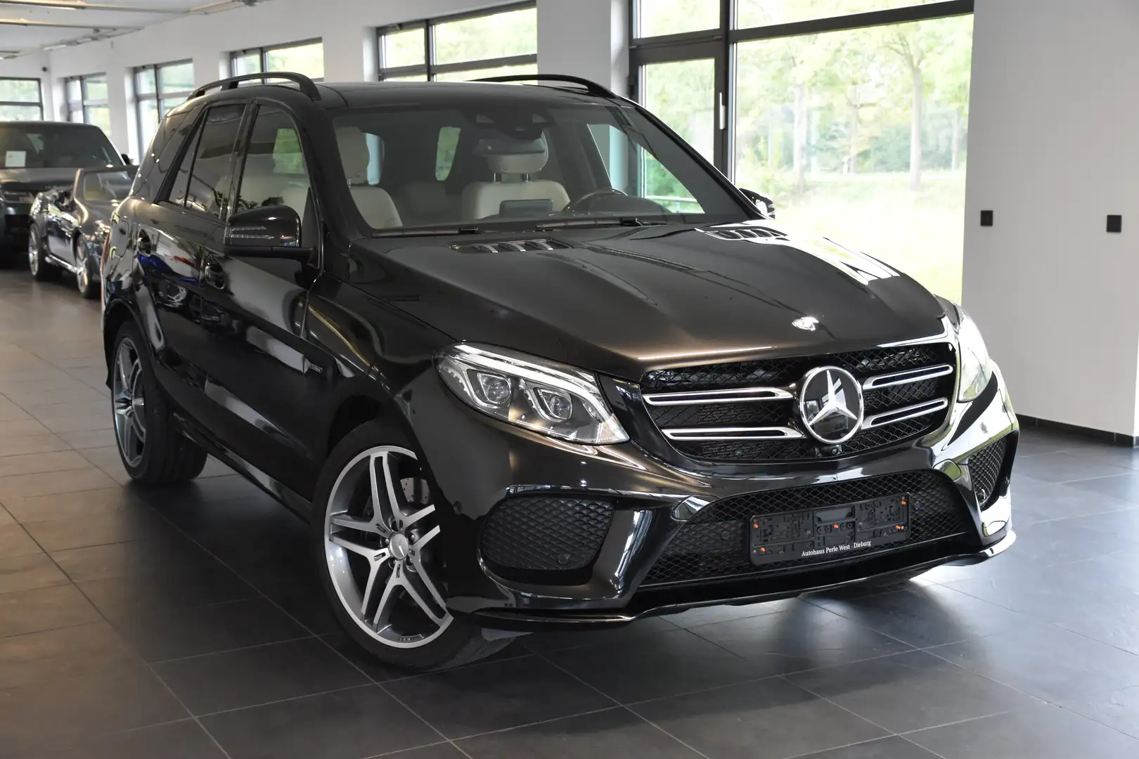 Mercedes-Benz GLE 43 AMG 4Matic 9G AMG LINE EXKLUSIV"PANO"AHK"360CAM"LED" Schwarz - 2