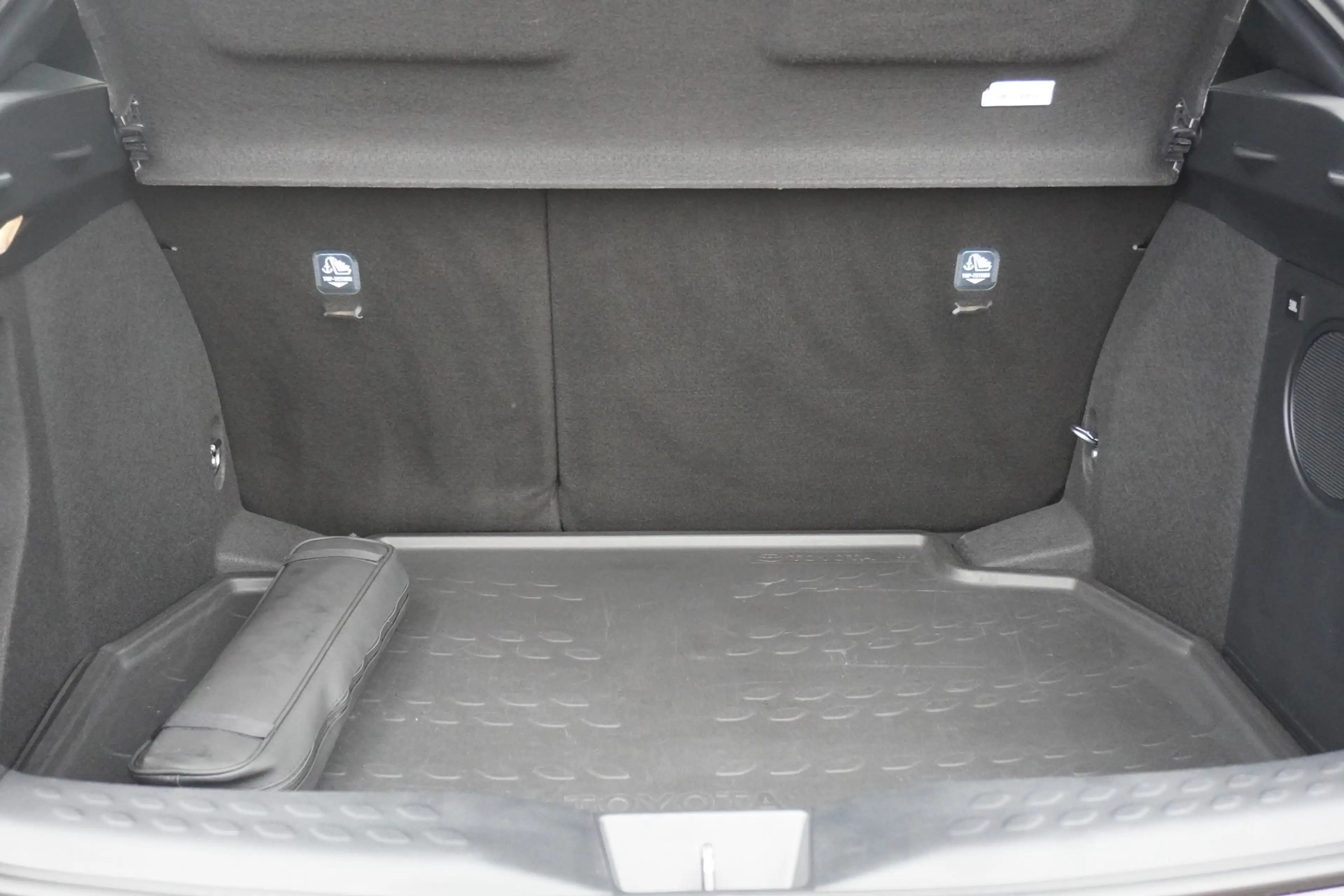 Toyota C-HR 1.8 Aut. Hybrid Lounge LED Navi ACC Kamera — photo 12