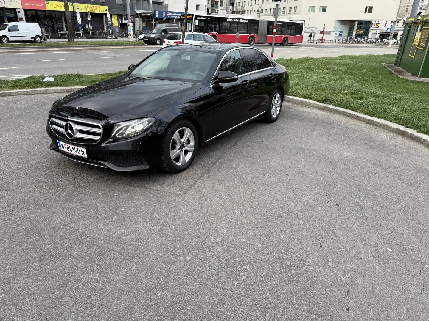 Mercedes-Benz E 200 d 9G Tronic - 1