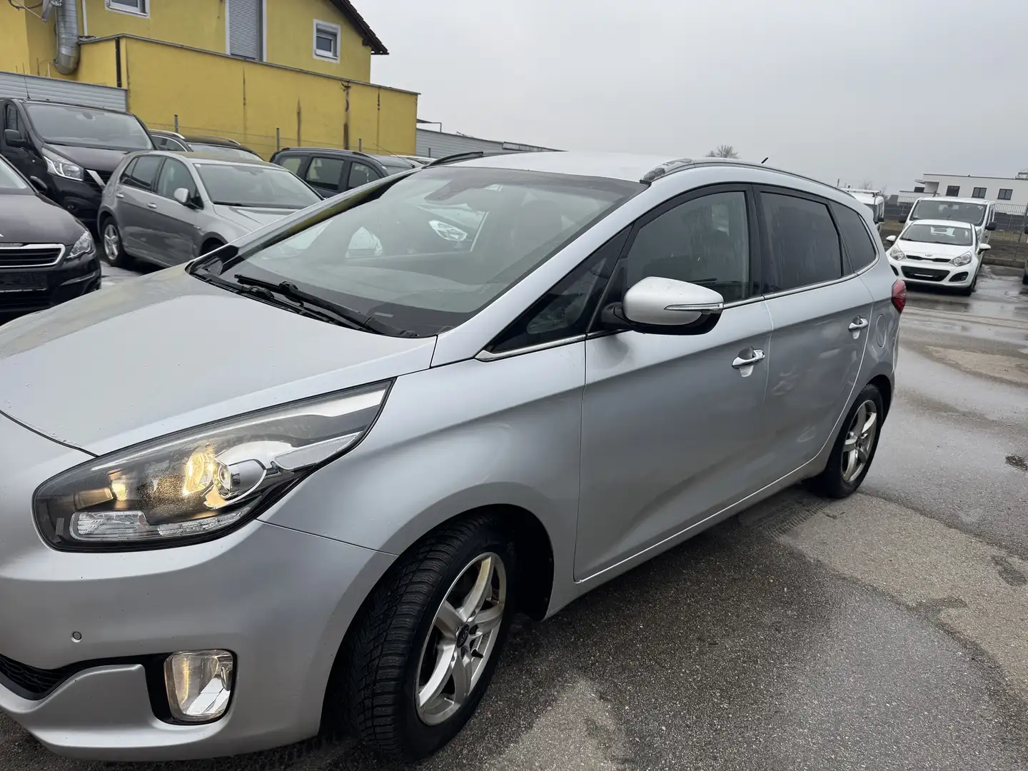 Kia Carens Grau - 2