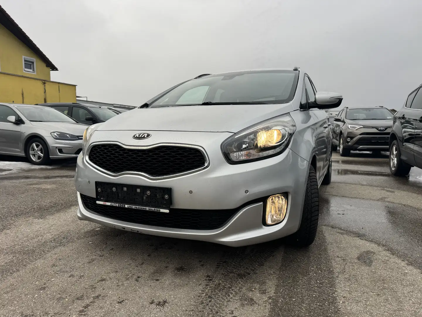 Kia Carens Grau - 1