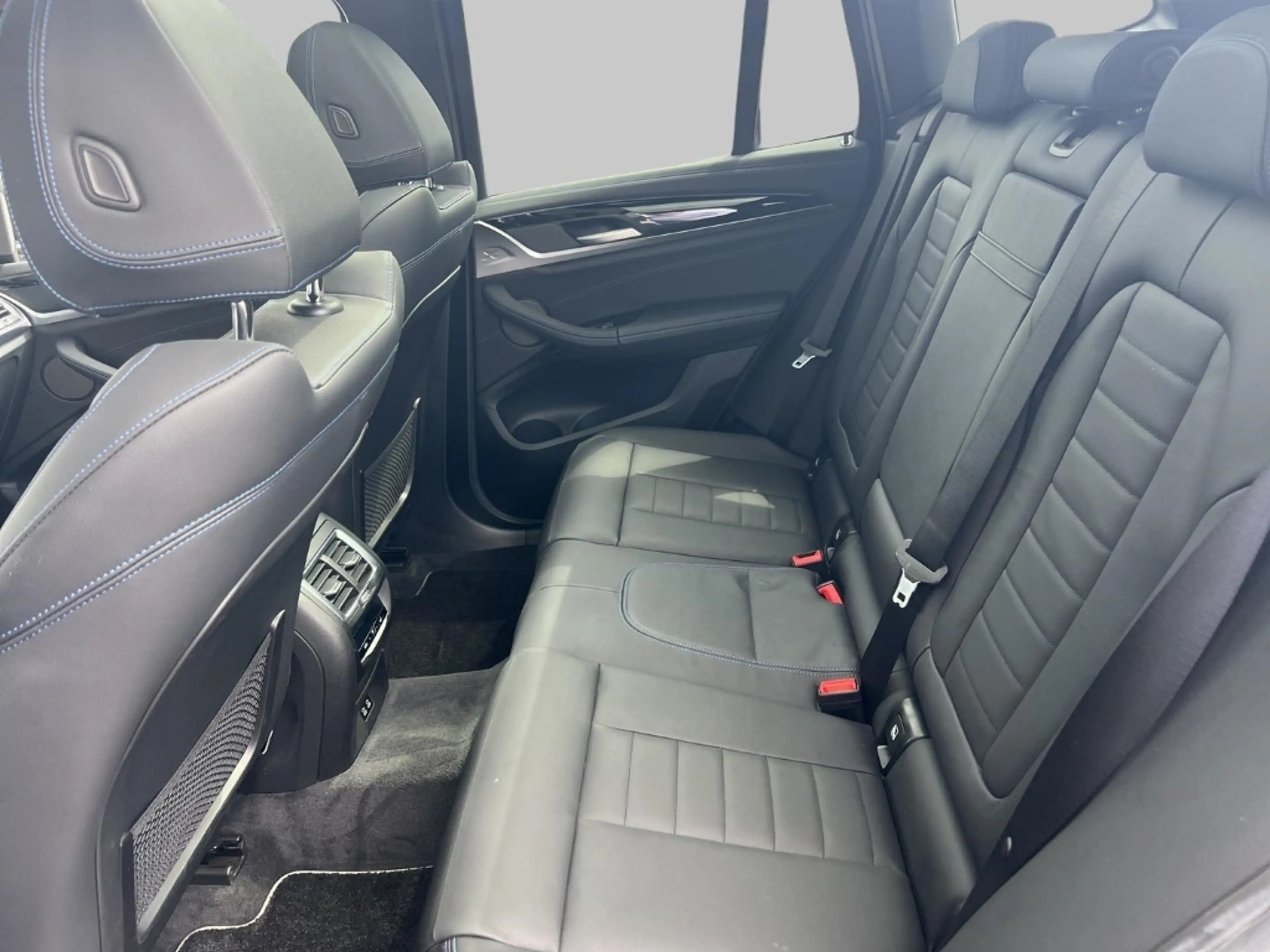 BMW iX3 M SPORT Sportpaket HUD AD El. Fondsitzverst. Navi — photo 8