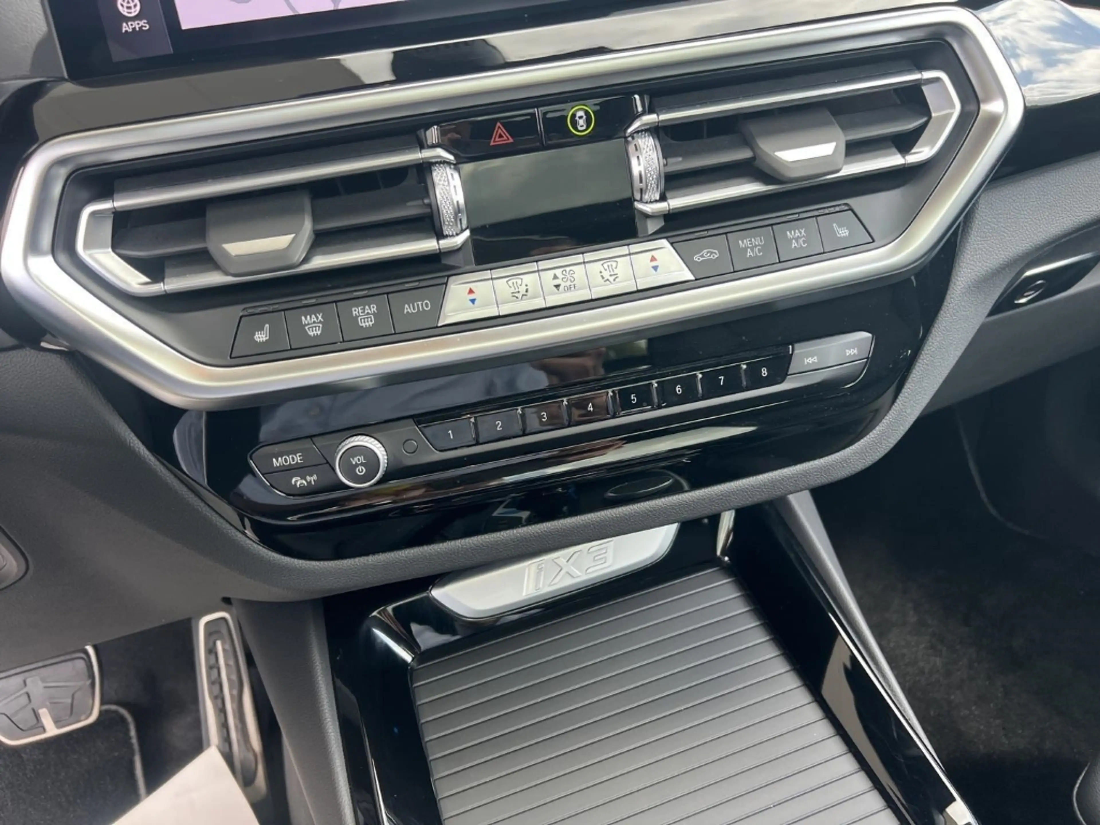 BMW iX3 M SPORT Sportpaket HUD AD El. Fondsitzverst. Navi — photo 12
