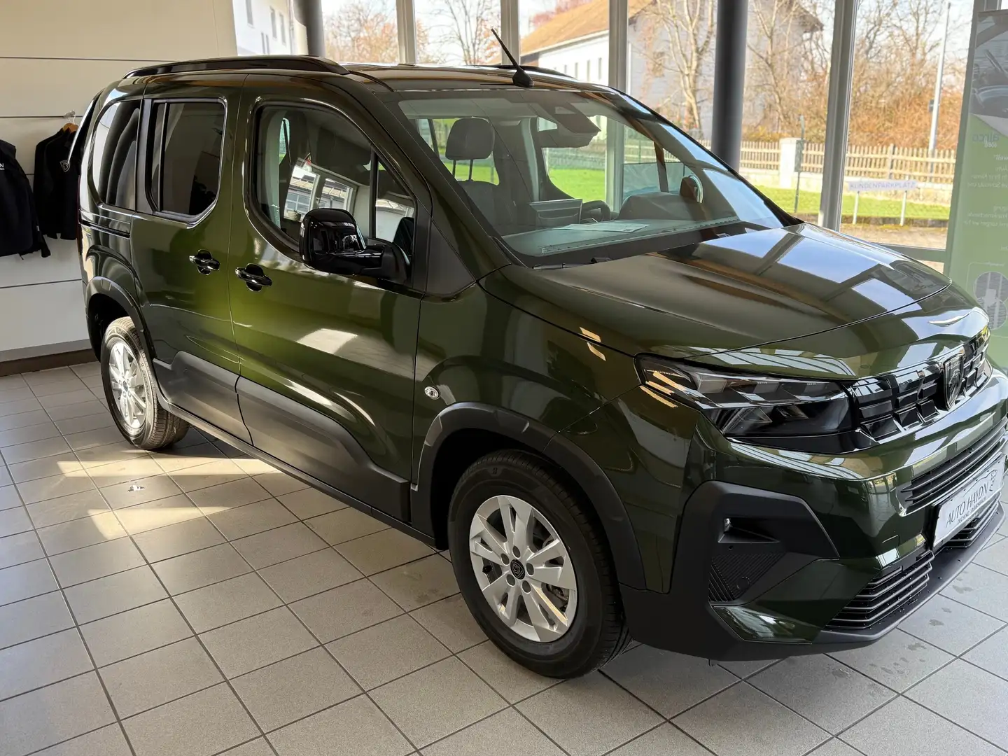 Peugeot Rifter Allure HDI 130EAT8,Kam,Szhg,AHK,Klima,Alu,DAB,PKW Grün - 2