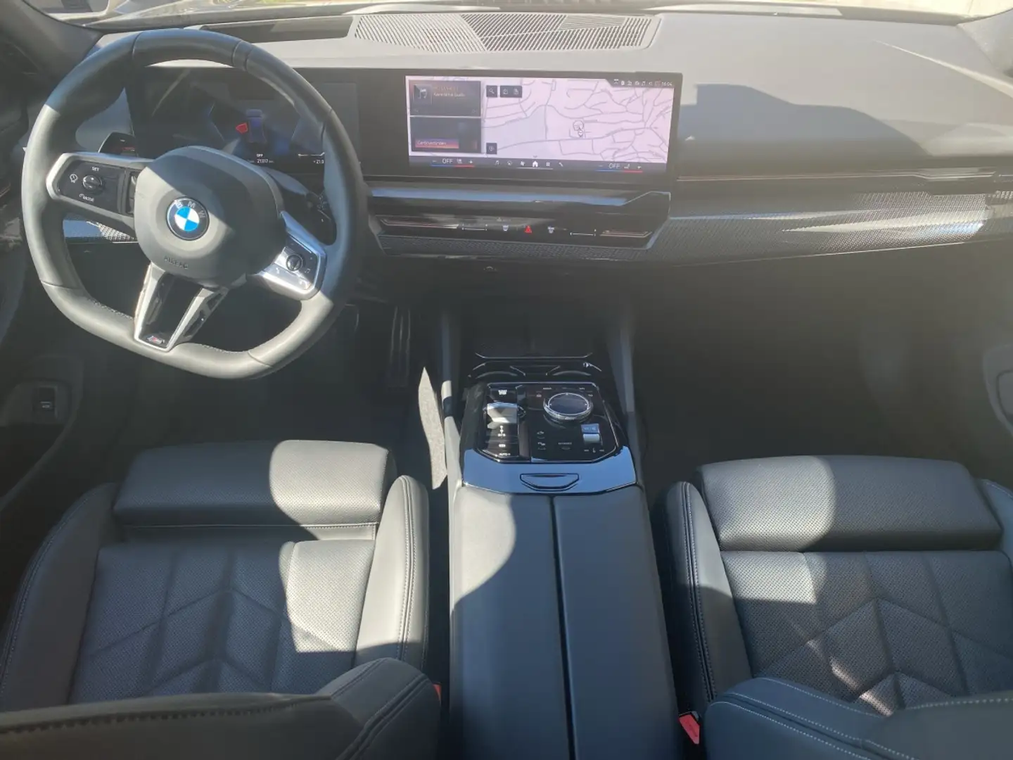 BMW 520 d xDr SAG M Sport AHK/SHZ/S-Lüft/PANO/ACC/hk AHK/S Gri - 2