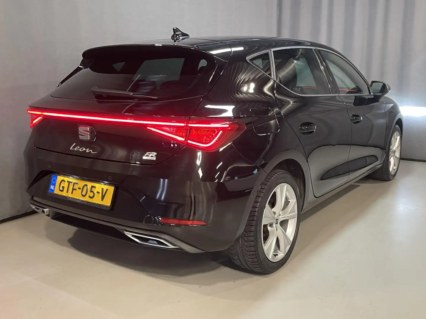 SEAT Leon 1.4 TSI eHybrid PHEV FR Business Intense 17"/Stoel Noir - 2