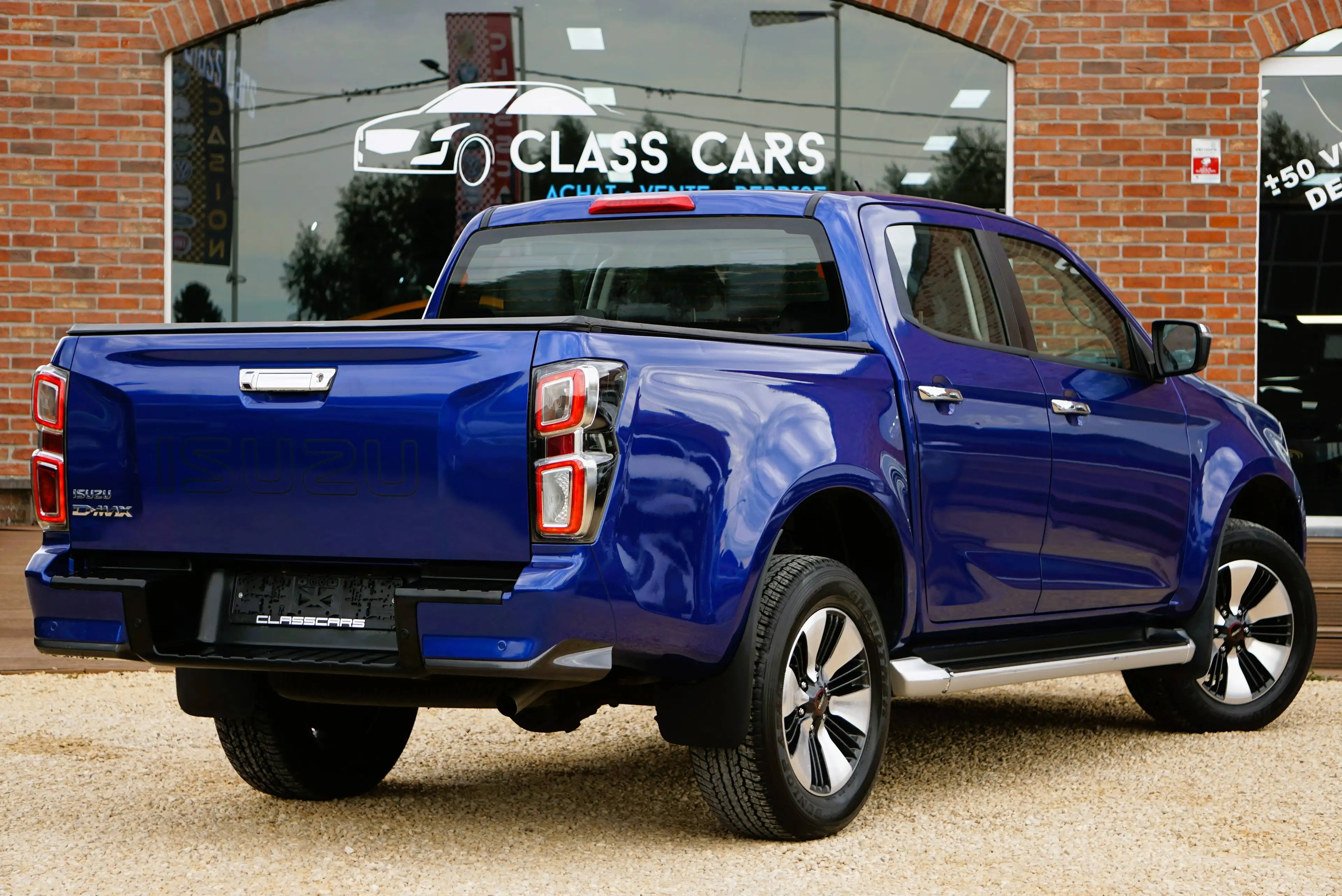 Isuzu D-Max 1.9 Turbo D 4WD LSX / AUTOMATIQUE / CARPLAY / DISTRONIC / ANGLES MORTS / FRONT ASSIST / CAMERA — photo 3