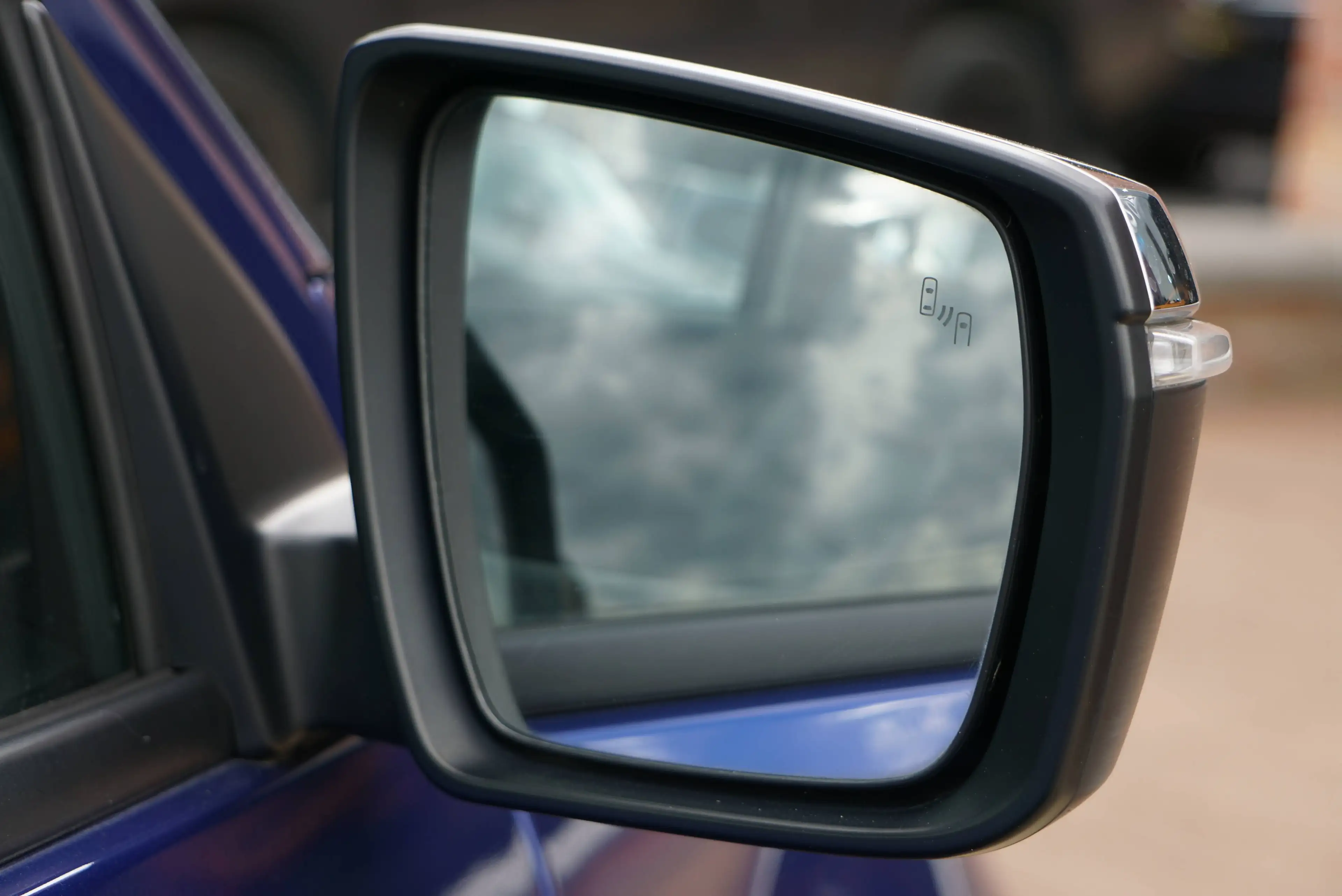 Isuzu D-Max 1.9 Turbo D 4WD LSX / AUTOMATIQUE / CARPLAY / DISTRONIC / ANGLES MORTS / FRONT ASSIST / CAMERA — photo 7