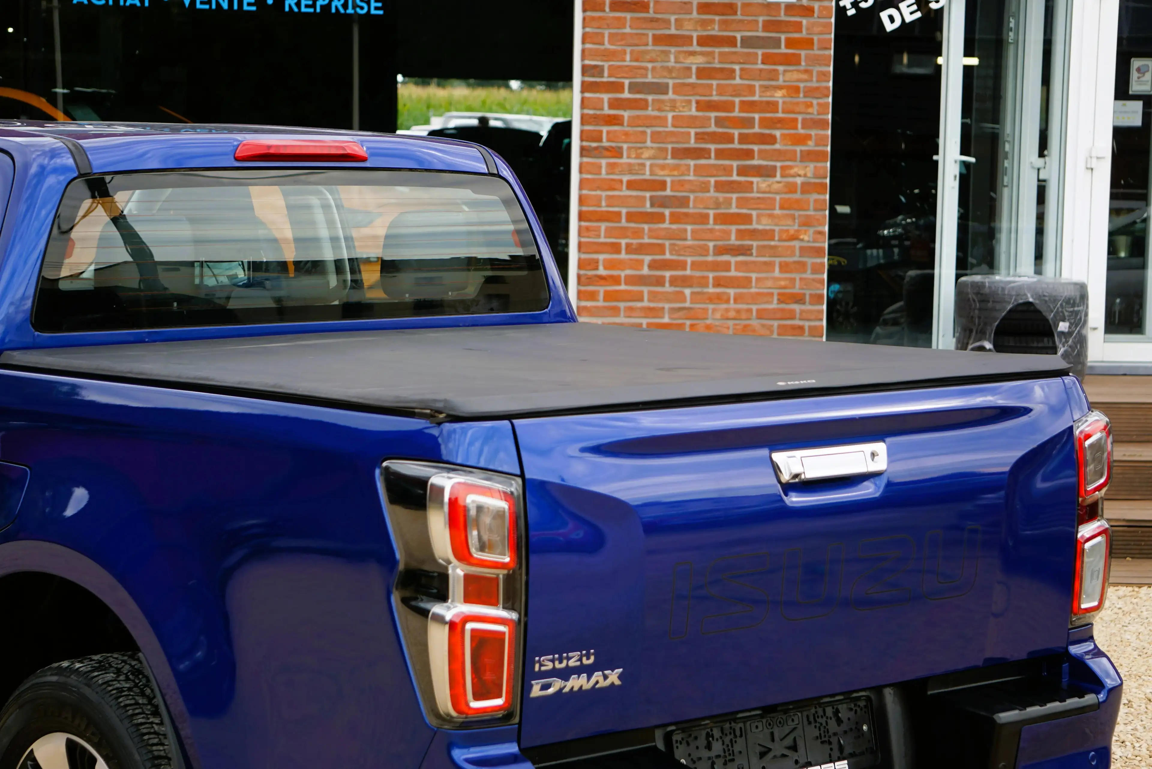 Isuzu D-Max 1.9 Turbo D 4WD LSX / AUTOMATIQUE / CARPLAY / DISTRONIC / ANGLES MORTS / FRONT ASSIST / CAMERA — photo 5