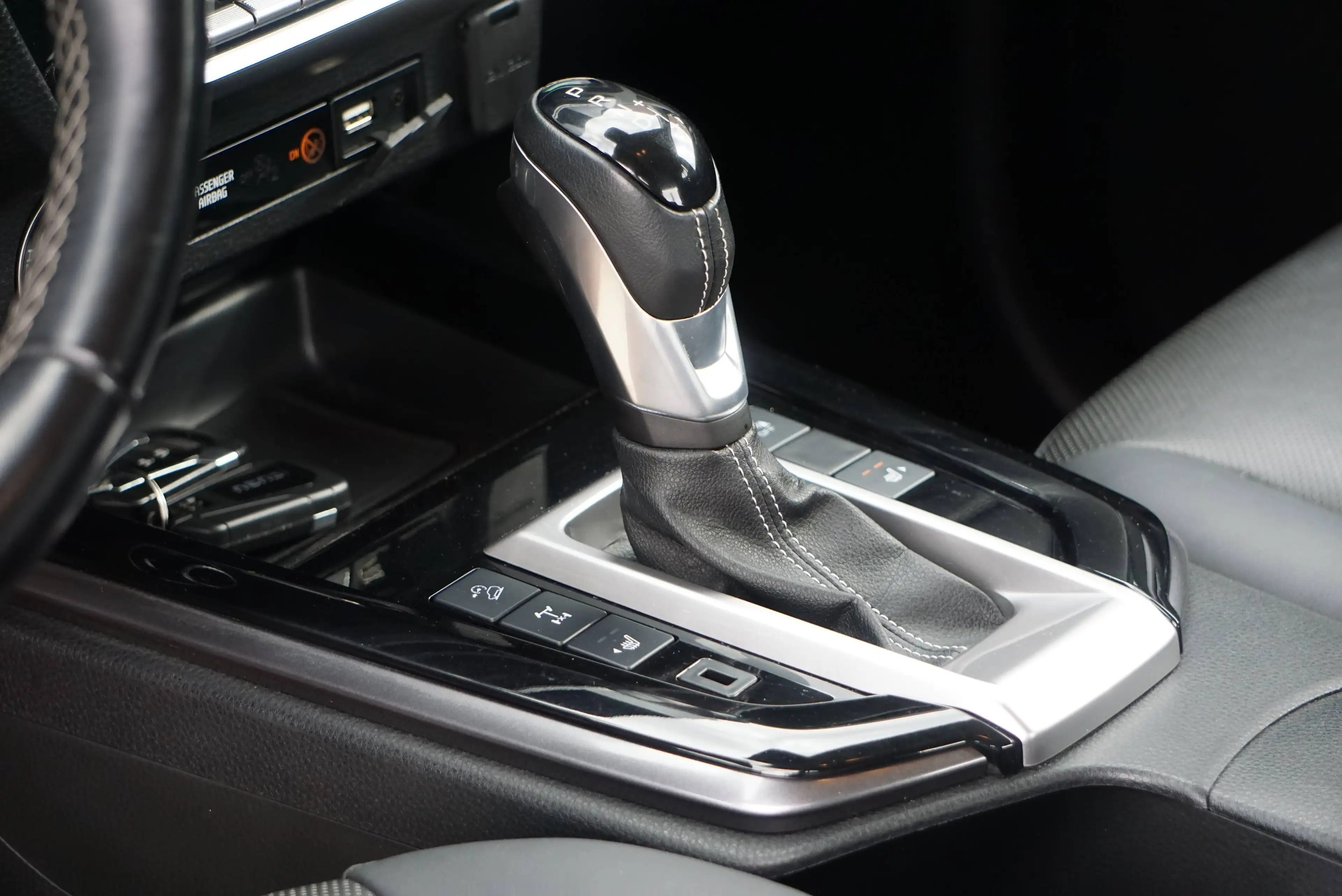 Isuzu D-Max 1.9 Turbo D 4WD LSX / AUTOMATIQUE / CARPLAY / DISTRONIC / ANGLES MORTS / FRONT ASSIST / CAMERA — photo 13
