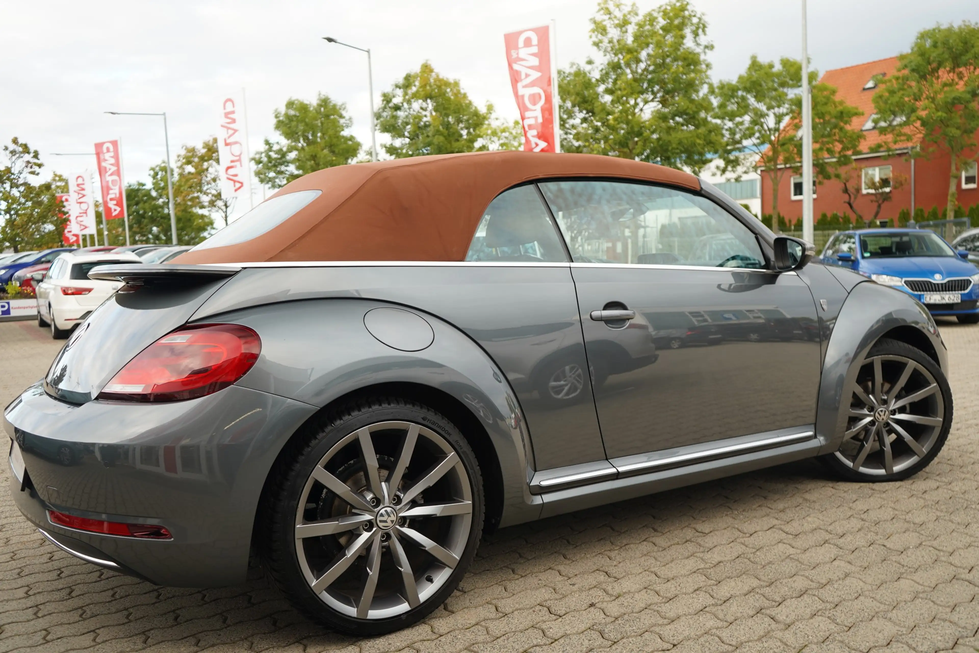 Volkswagen Beetle Cabriolet 1.4 TSI Karmann Tempomat PDC — photo 12