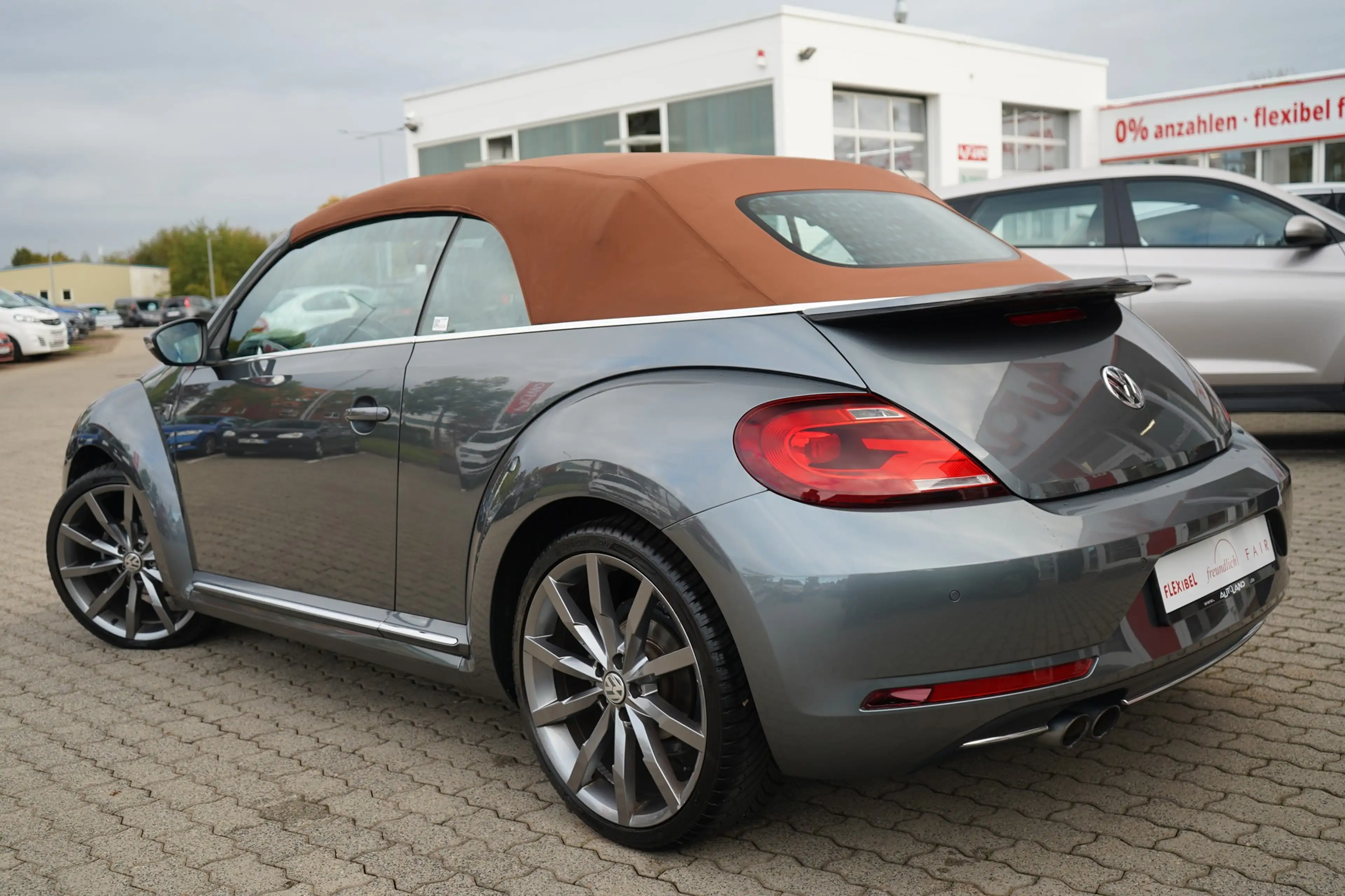 Volkswagen Beetle Cabriolet 1.4 TSI Karmann Tempomat PDC — photo 13