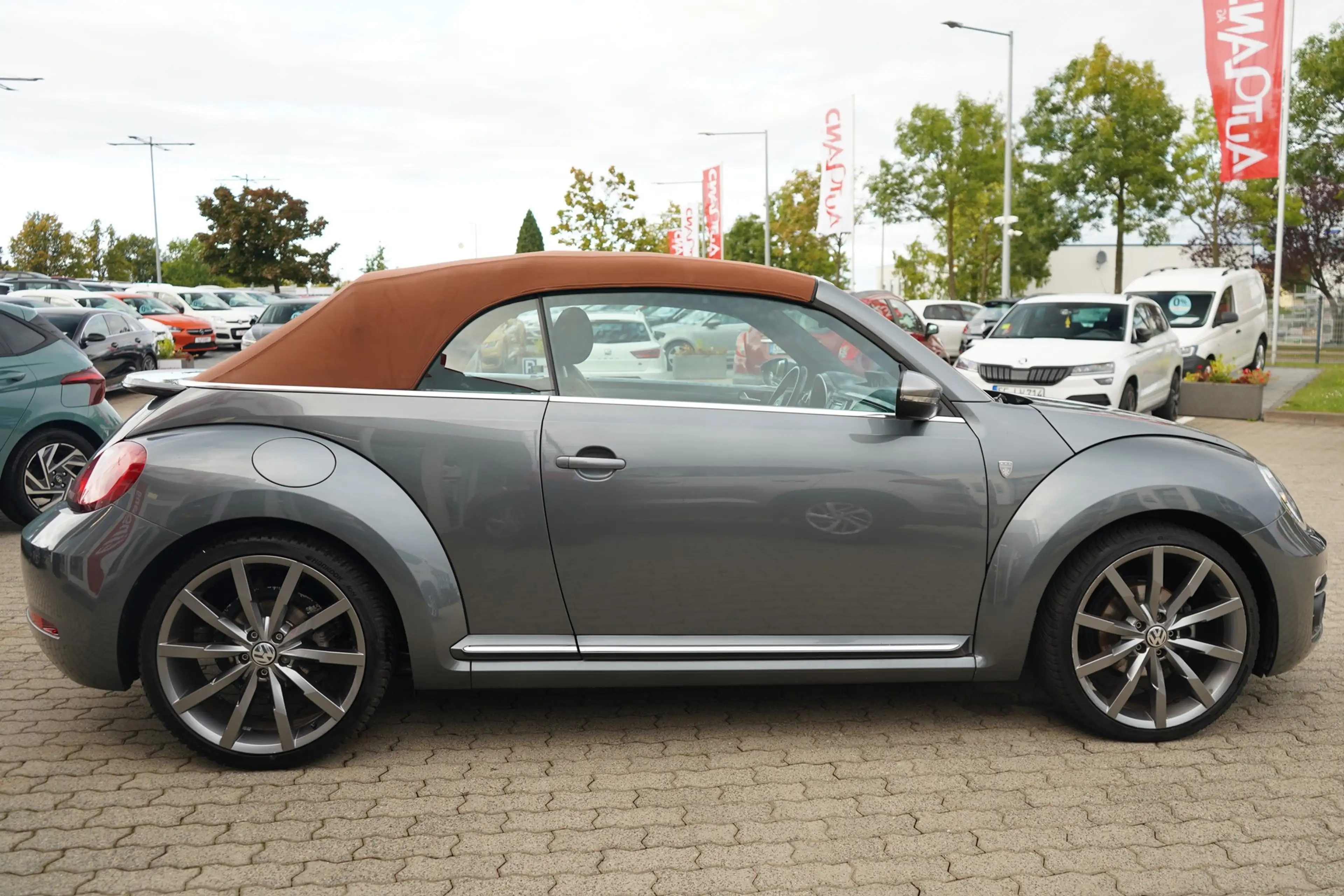 Volkswagen Beetle Cabriolet 1.4 TSI Karmann Tempomat PDC — photo 4