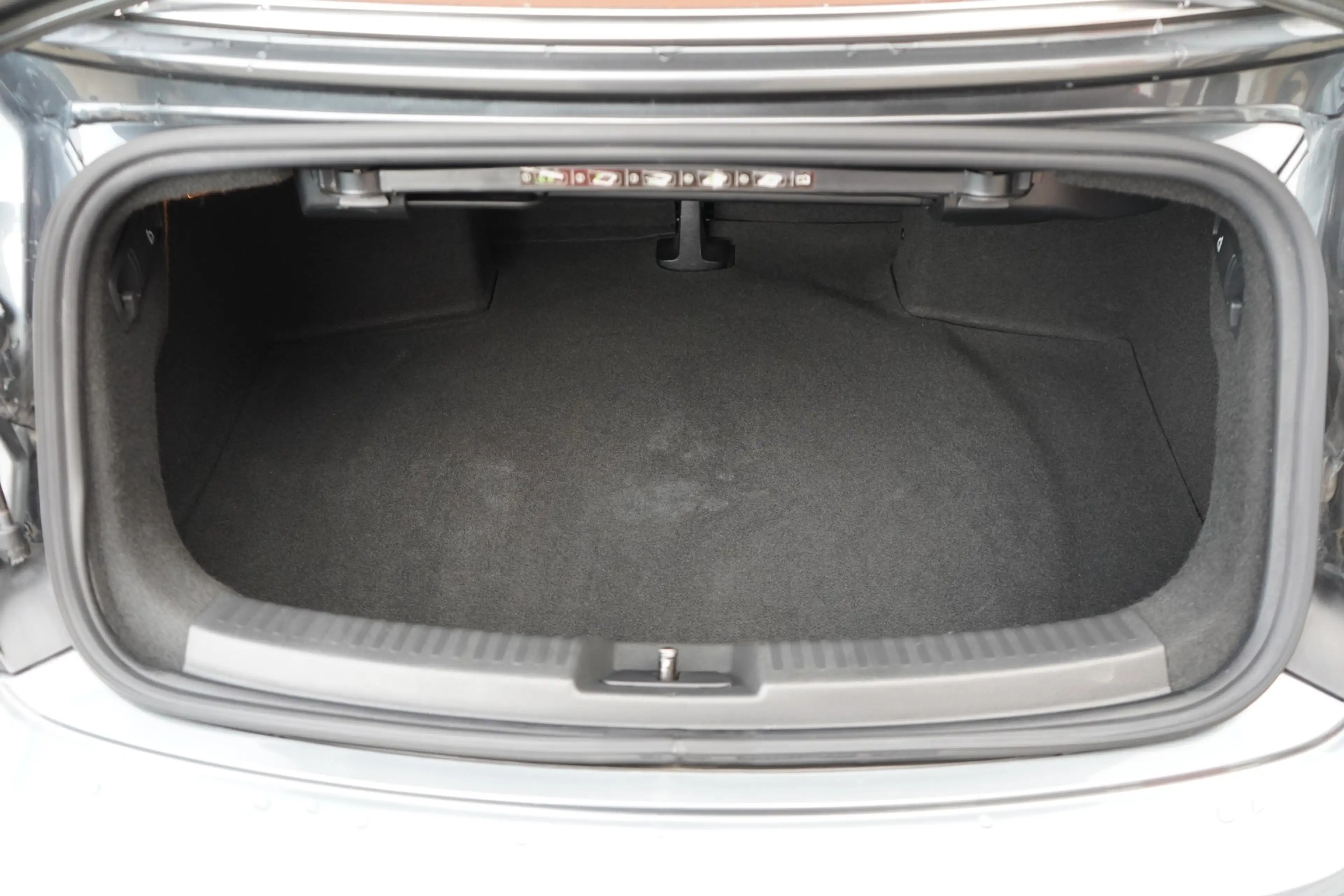 Volkswagen Beetle Cabriolet 1.4 TSI Karmann Tempomat PDC — photo 9