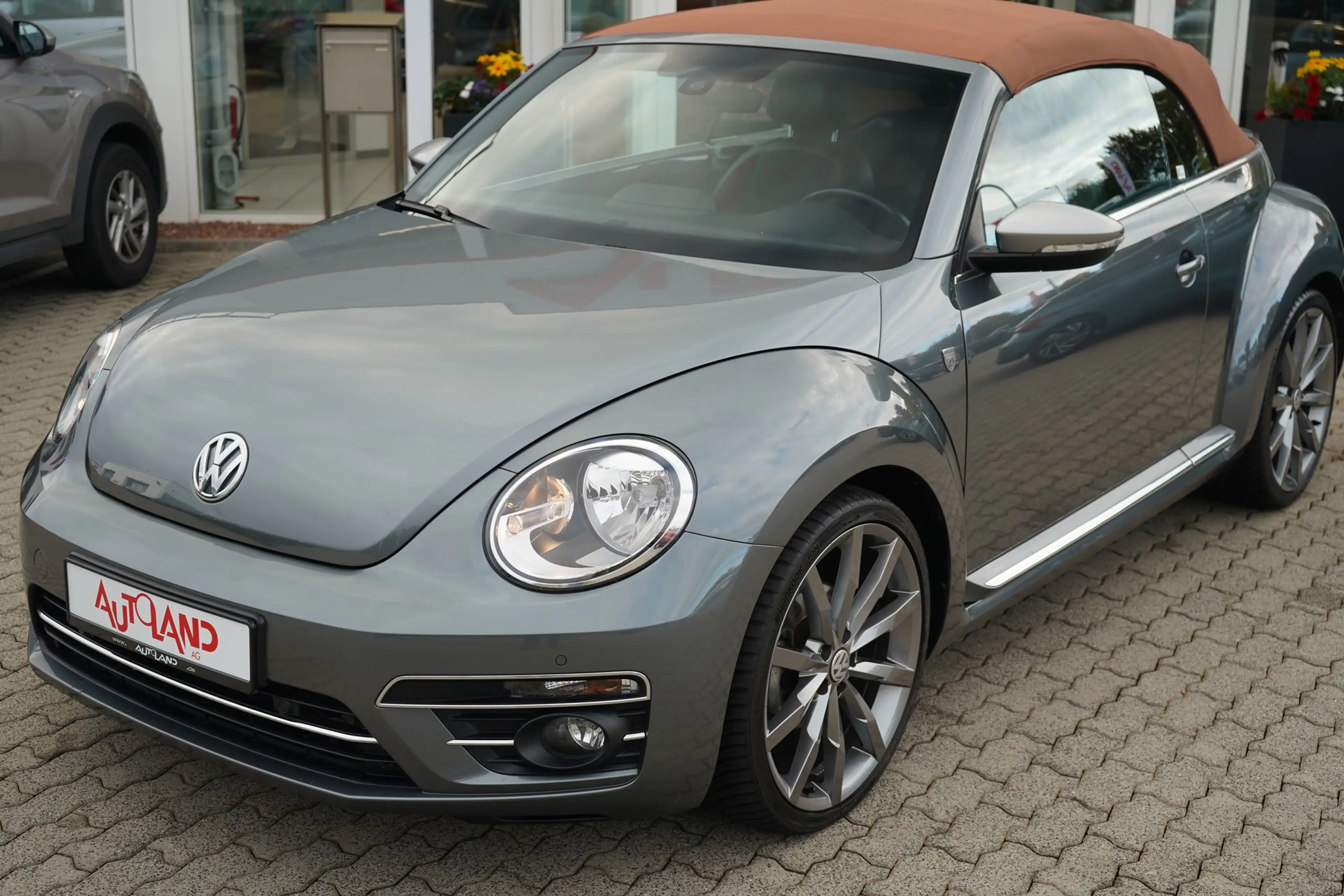 Volkswagen Beetle Cabriolet 1.4 TSI Karmann Tempomat PDC — photo 10