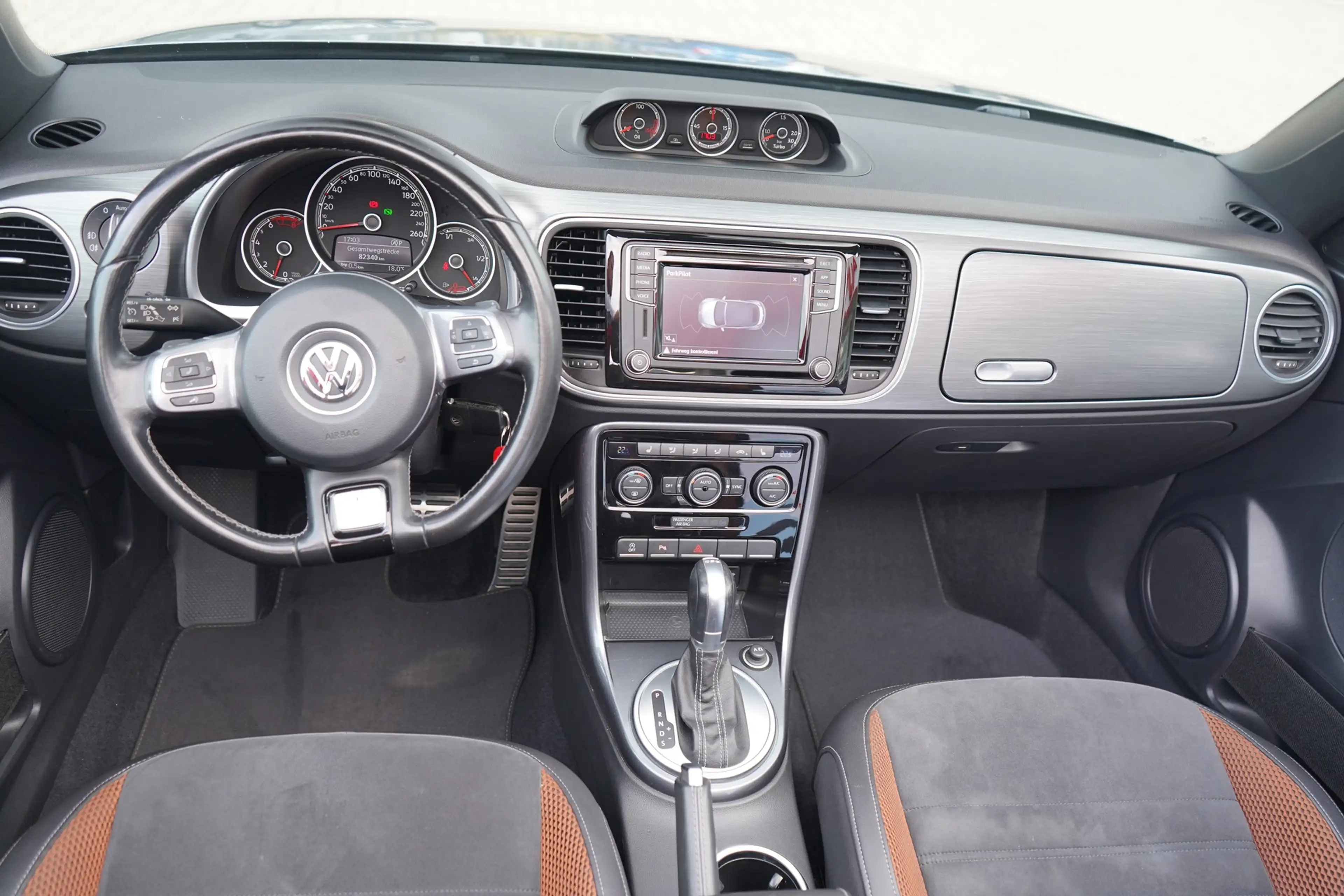 Volkswagen Beetle Cabriolet 1.4 TSI Karmann Tempomat PDC — photo 7