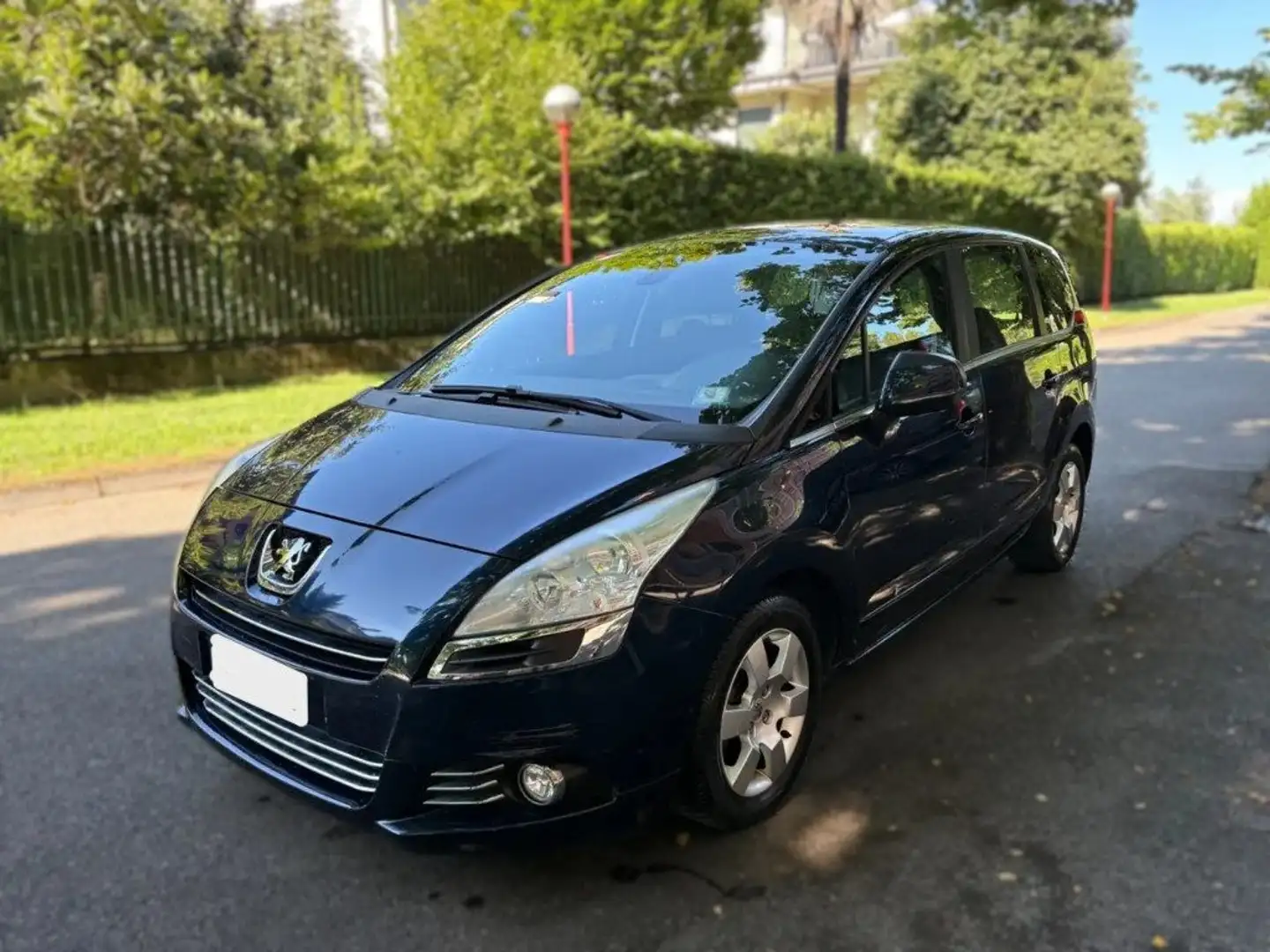 Peugeot 5008 1.6 HDi 112CV Business Schwarz - 1