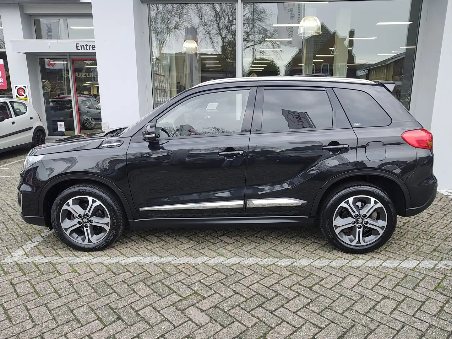 Suzuki Vitara 1.6 HIGH EXECUTIVE AUTOMAAT Open dak | Alcantara | Zwart - 2