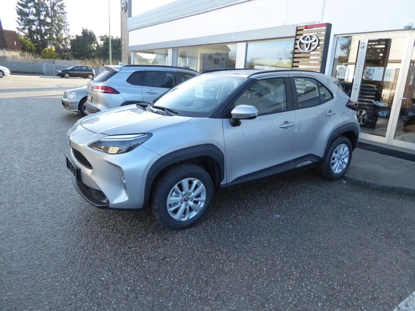 Toyota Yaris Cross Hybrid 1L0 City Aut. *AKTION* Silber - 2