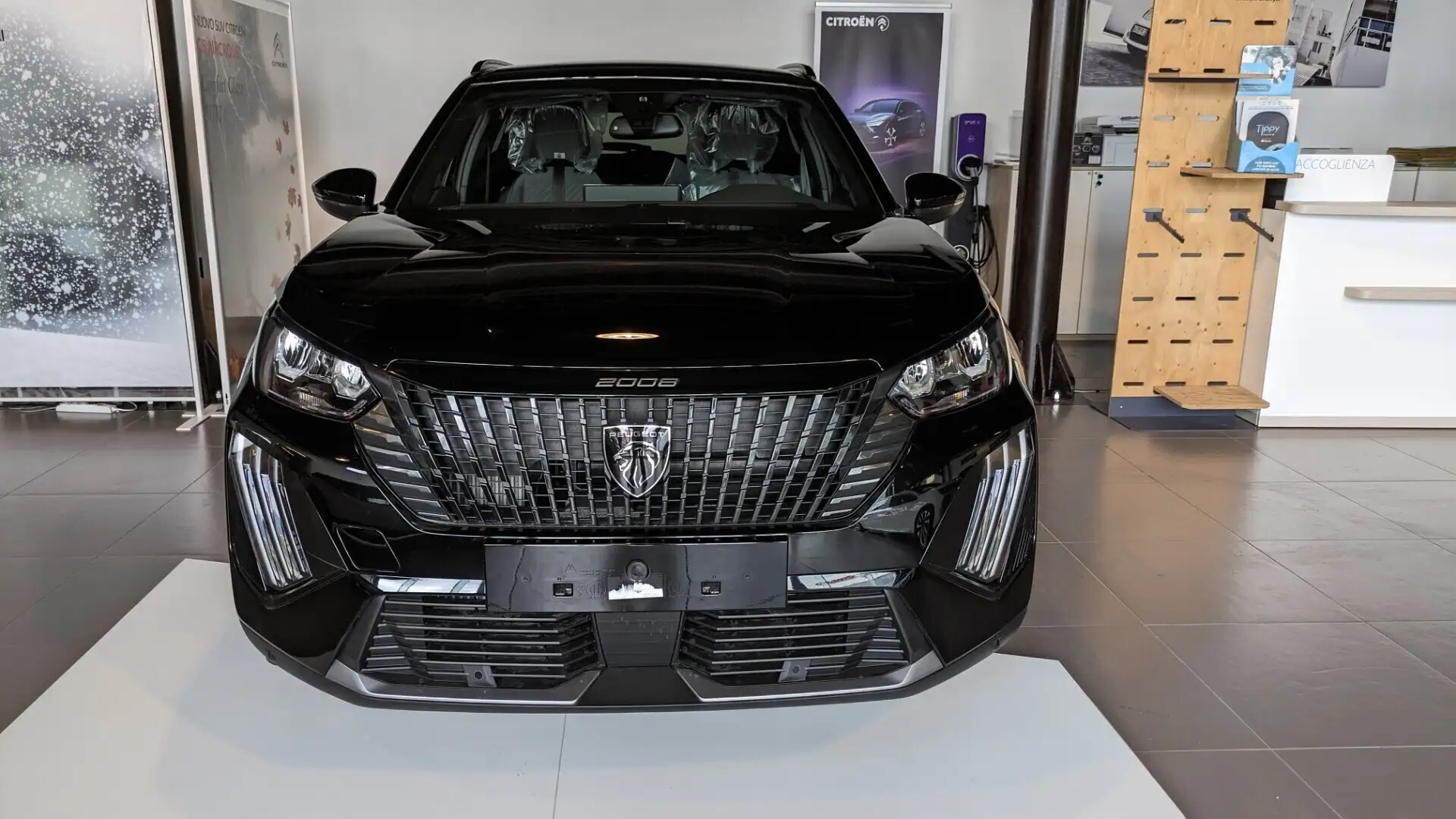 Peugeot 2008 Hybrid 145 e-DCS6 Allure Gris - 2