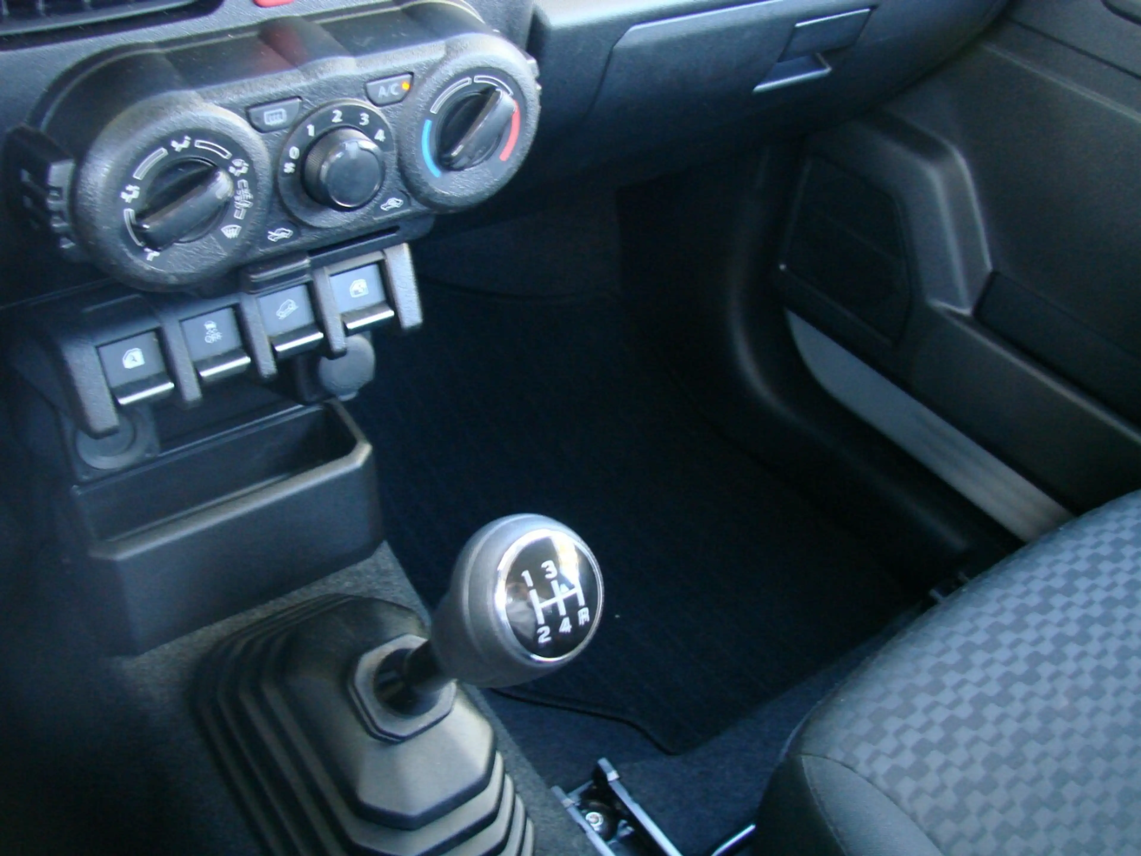 Suzuki Jimny 1.5L Comfort AllGrip NFZ AHK Tempomat — photo 10