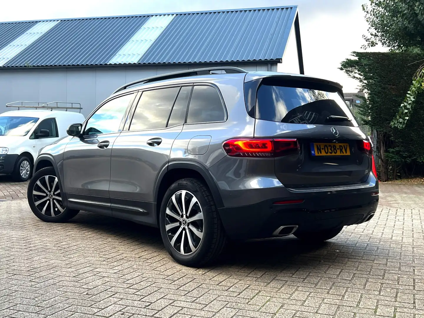 Mercedes-Benz GLB 200 Premium Plus panorama_carplay_Camera Grijs - 2