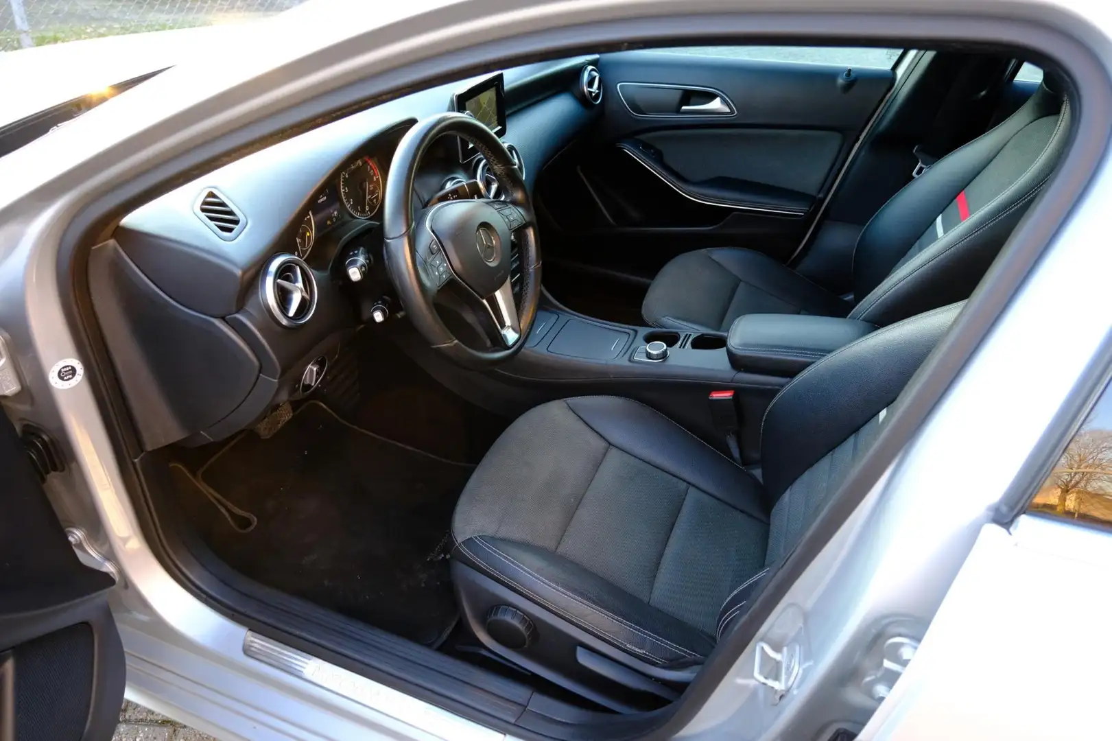 Mercedes-Benz A 180 Ambition Aut. Xenon|Sportstoelen|Half leder|LMV Gri - 2