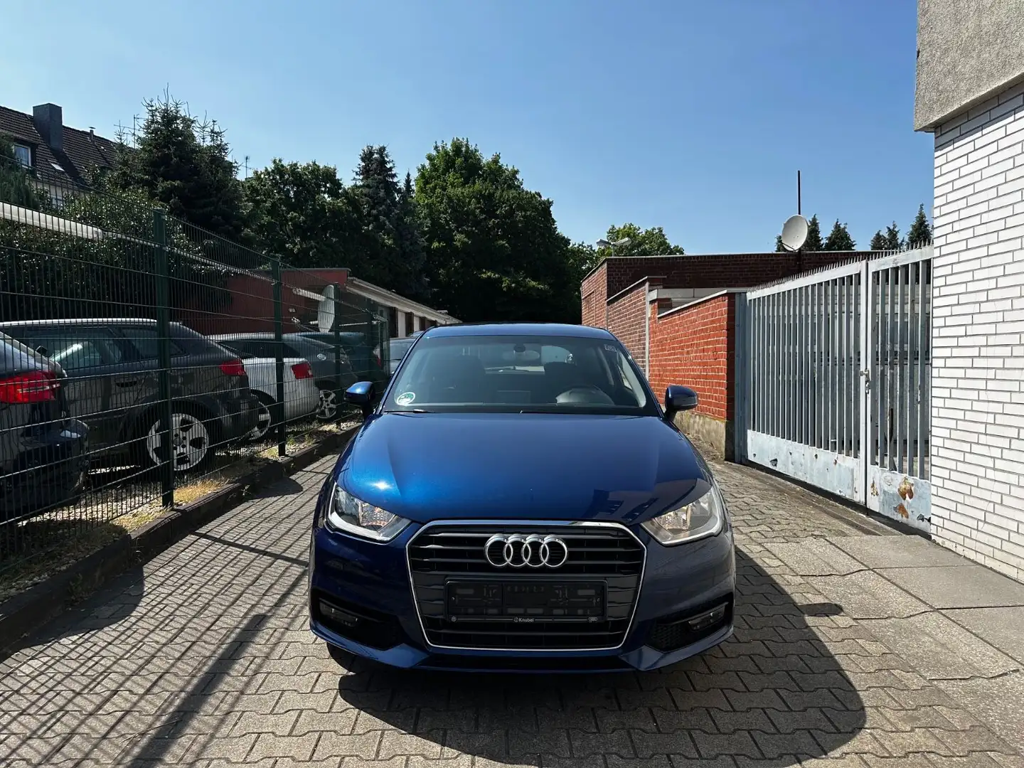 Audi A1 basis TÜV NEU* 1.HAND* NAVI Blau - 2