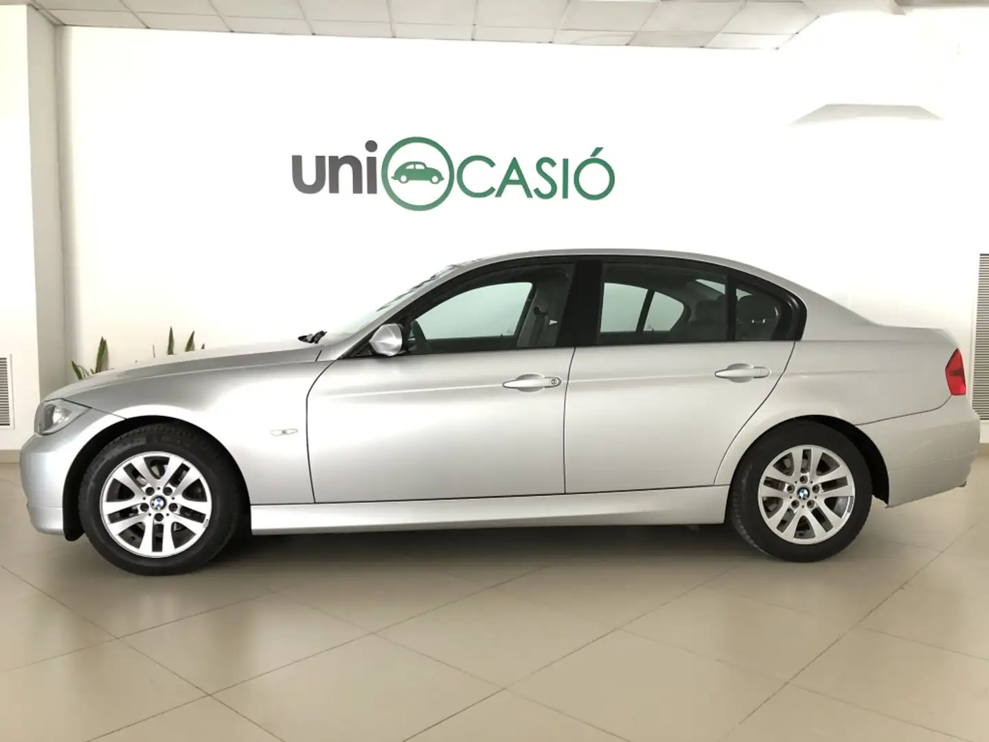 BMW 320 320i - 2