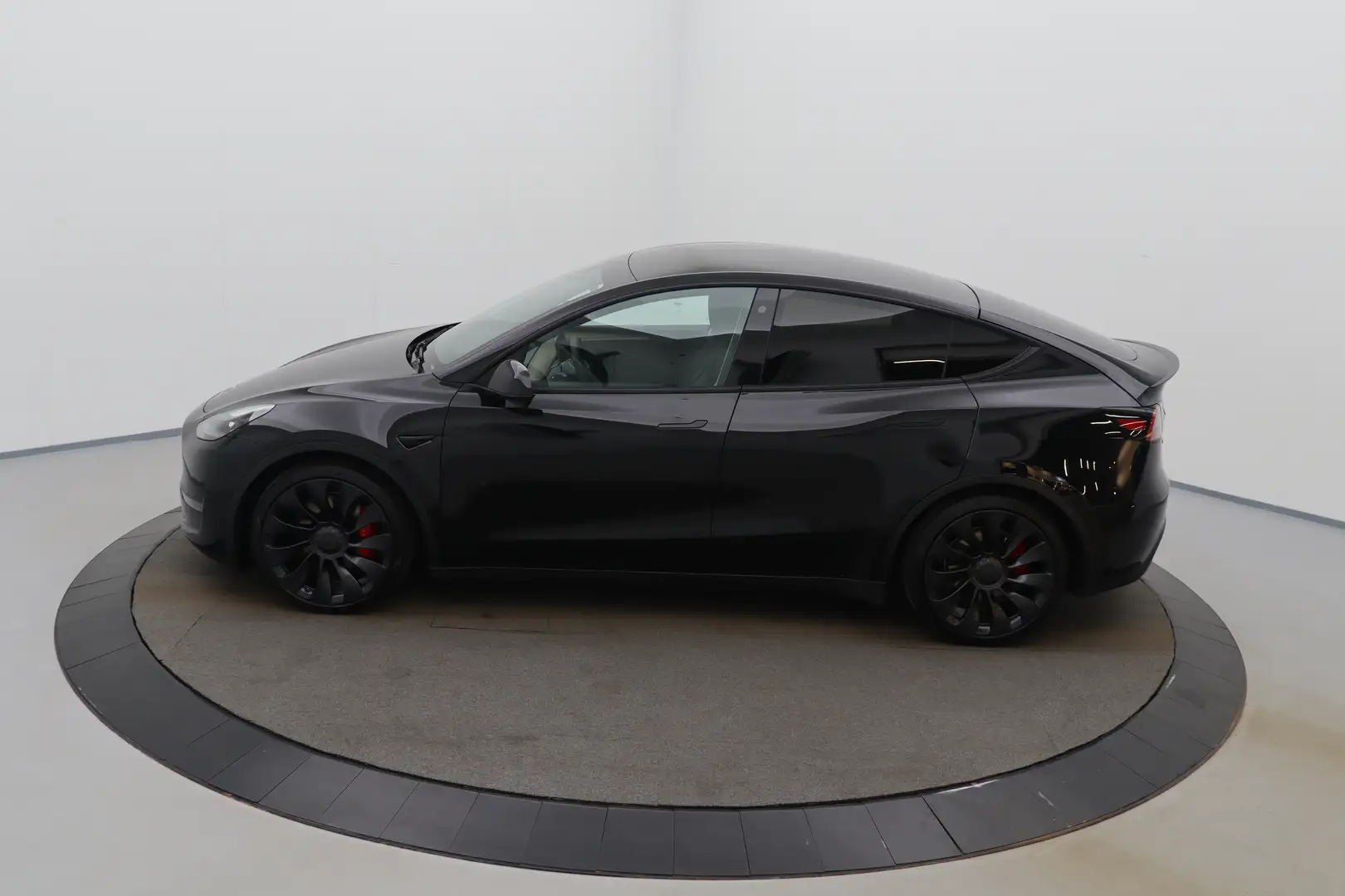Tesla Model Y Performance Dual Motor Long Range Dual Motor LEDER Noir - 2