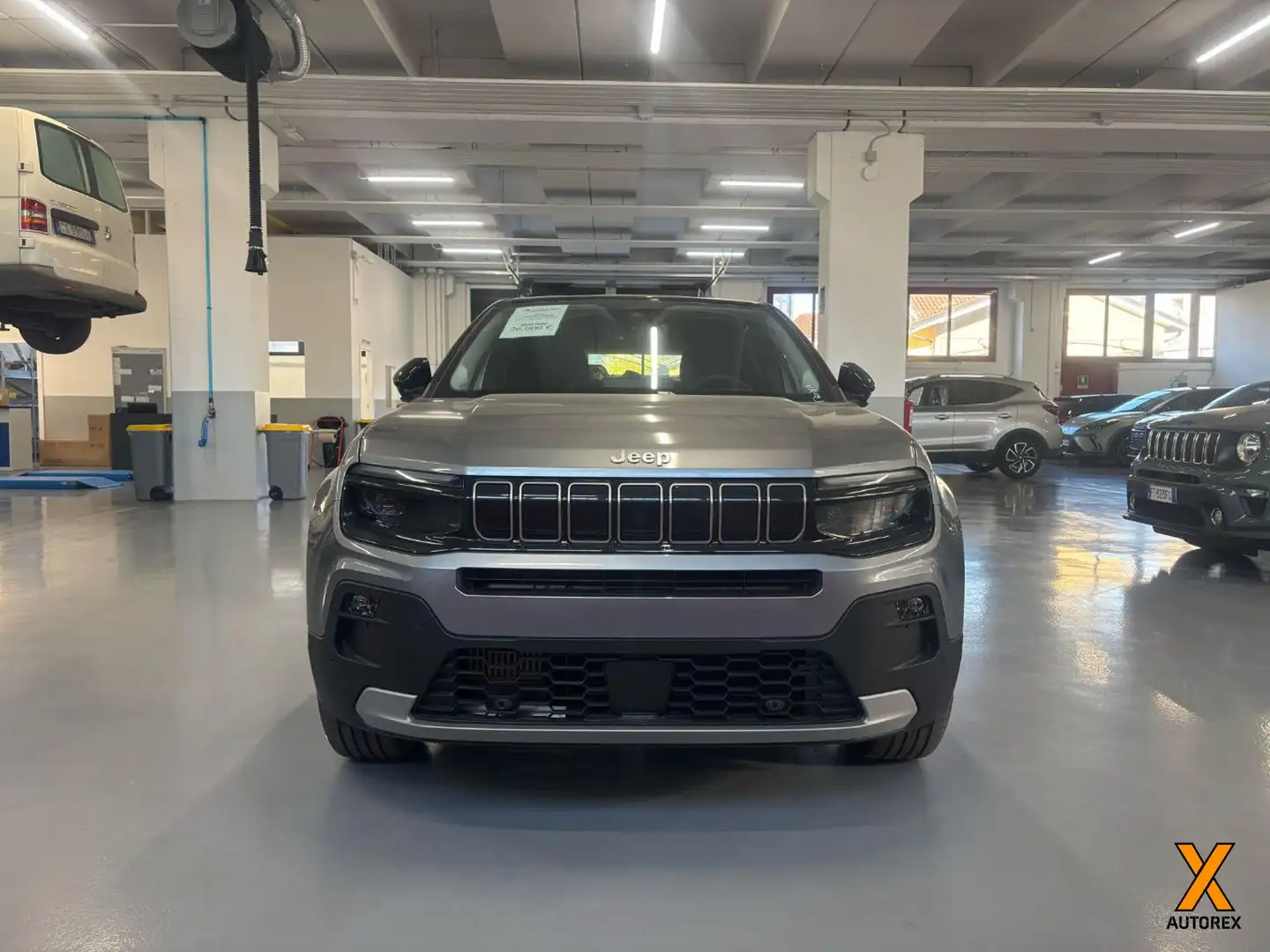 Jeep Avenger 1.2 Turbo 110 CV MHEV Longitude Gris - 2