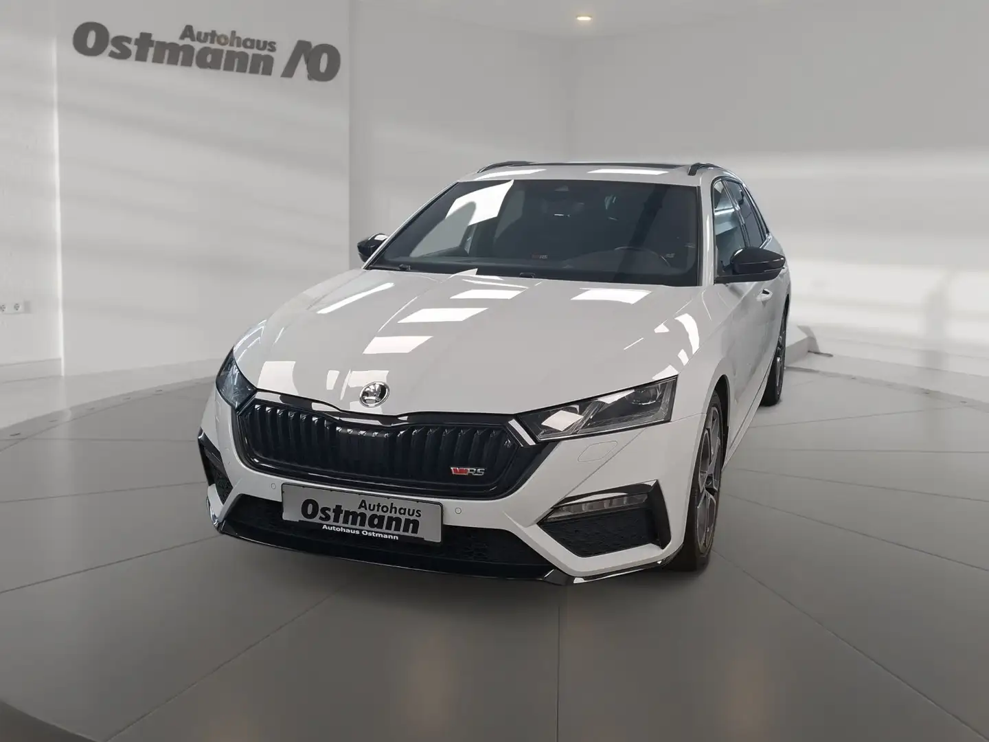 Skoda Octavia Combi 2.0 TSI RS AHK RFK Pano CarPlay Weiß - 1