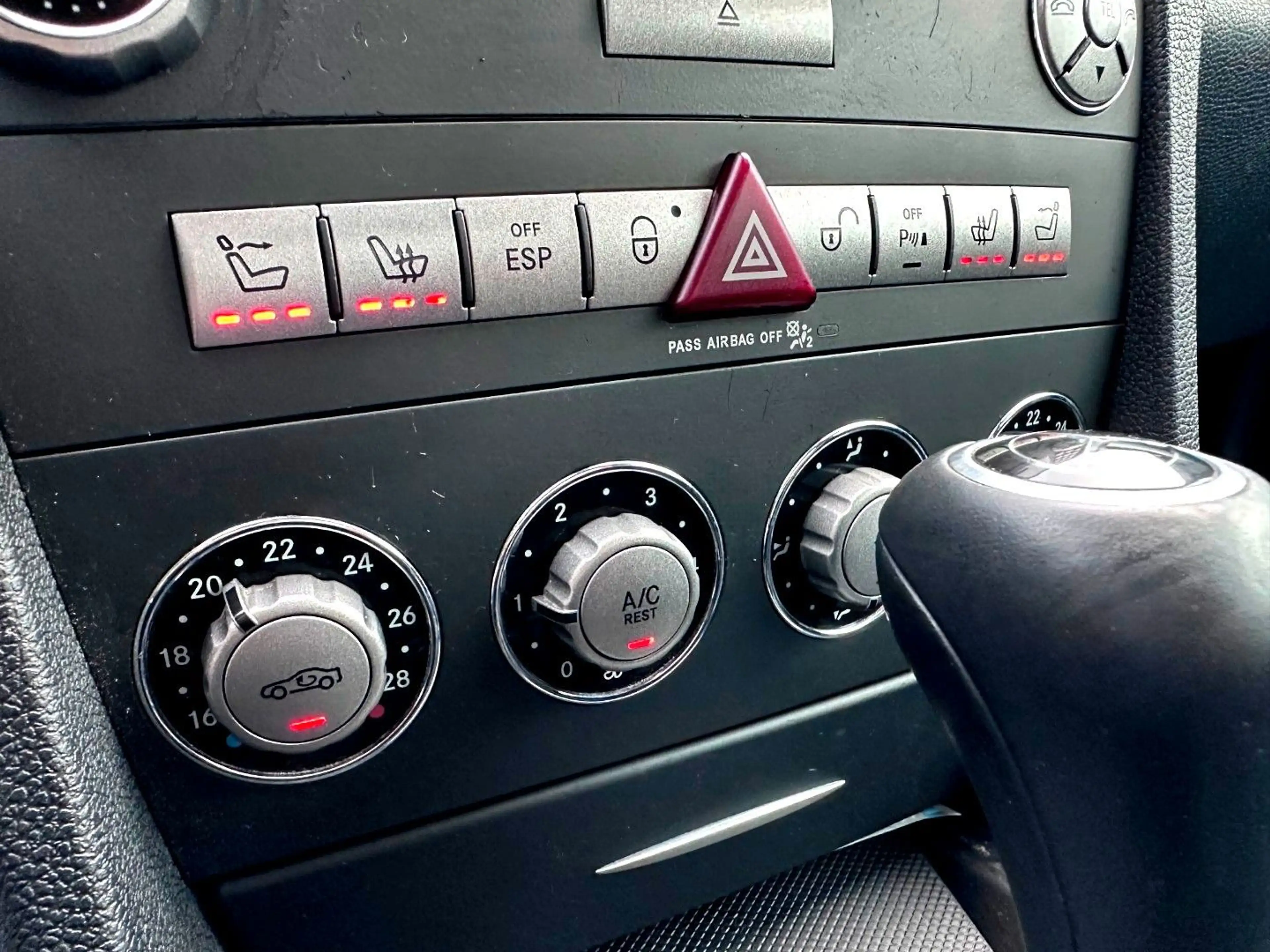 Mercedes-Benz SLK 200 + Cabrio + Automatik + Leder + PDC — photo 10