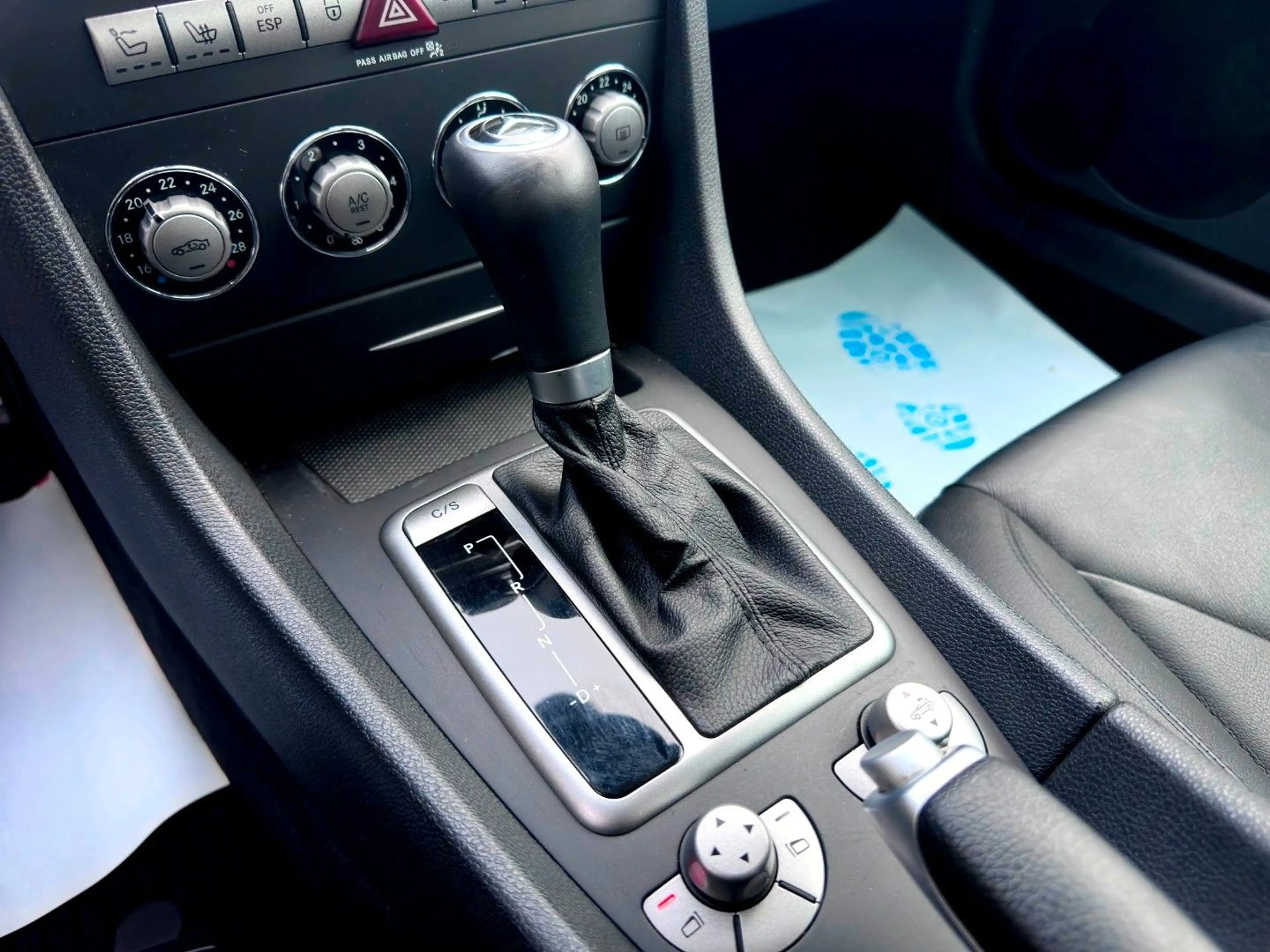 Mercedes-Benz SLK 200 + Cabrio + Automatik + Leder + PDC — photo 2