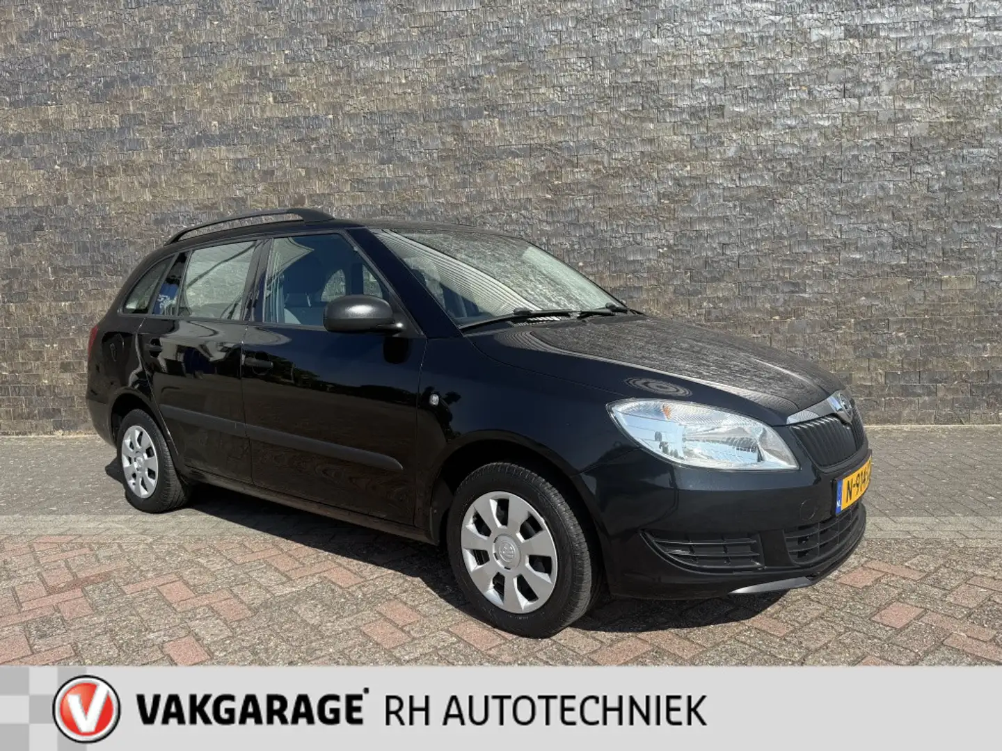 Skoda Fabia 1.2 Go Zwart - 2