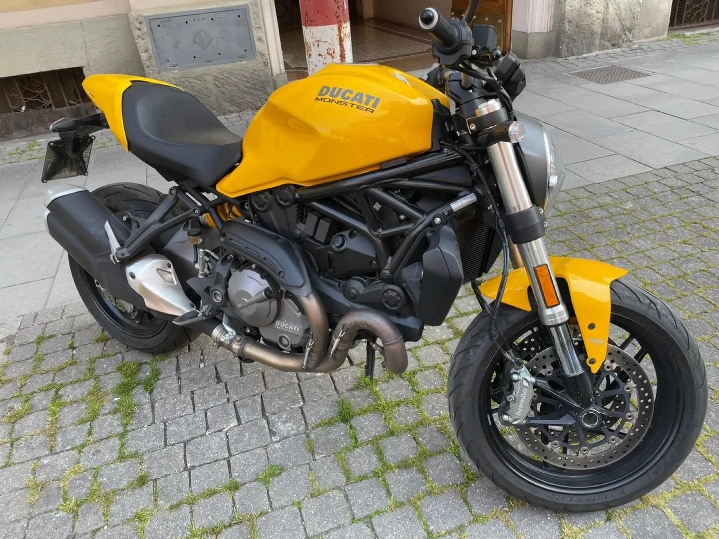 Ducati Monster 821 Żółty - 2
