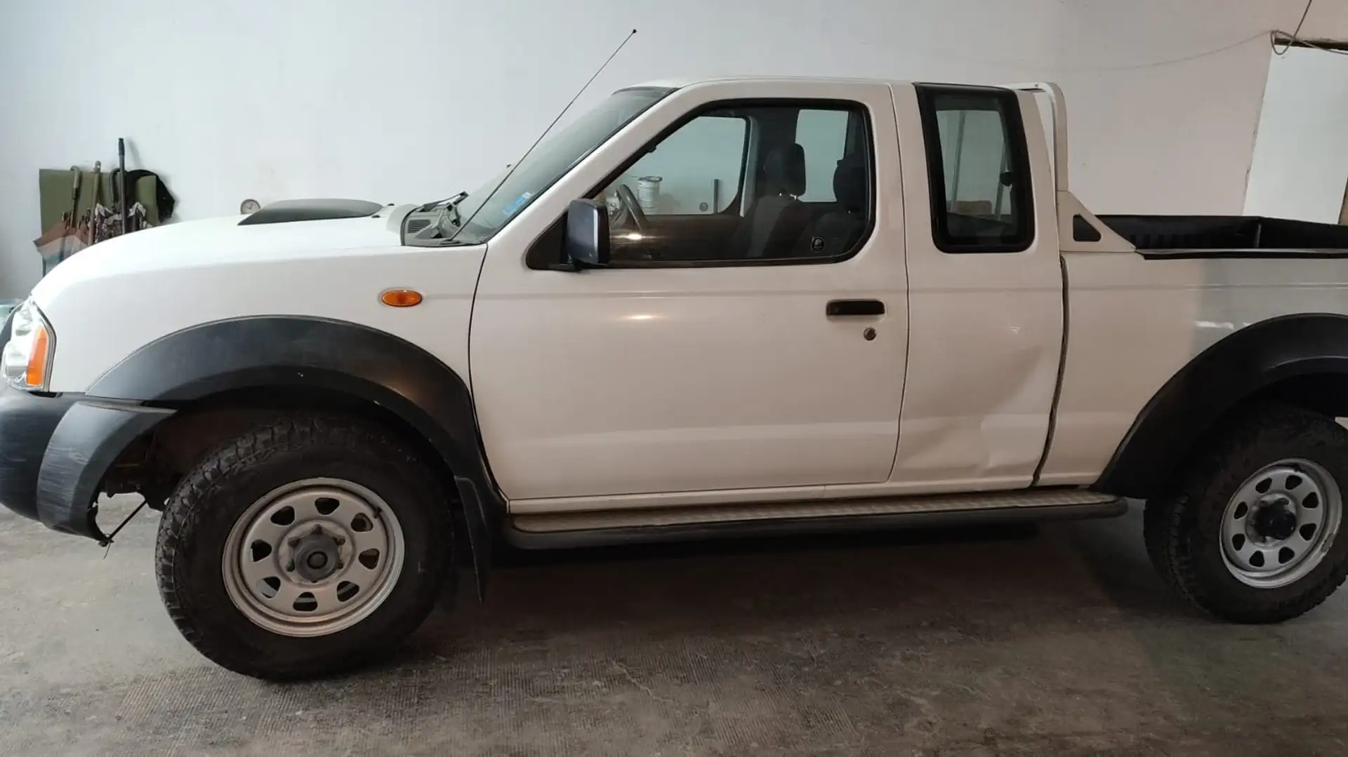 Nissan NP300 Alb - 1