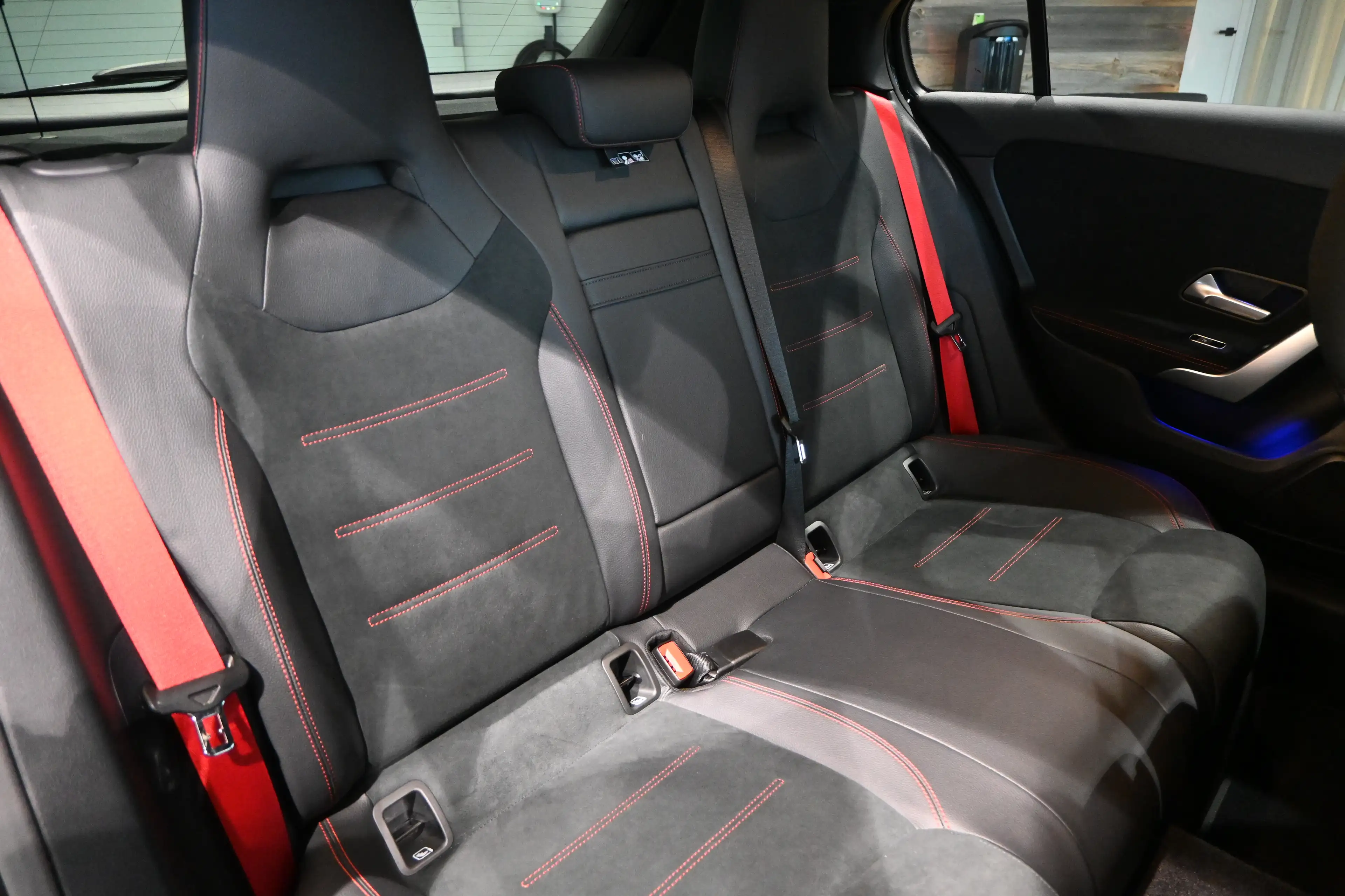 Mercedes-Benz A 35 AMG 4Matic **LED/LEDER/ALCANTARA/CC/DAB/NAV/CAM** — photo 12