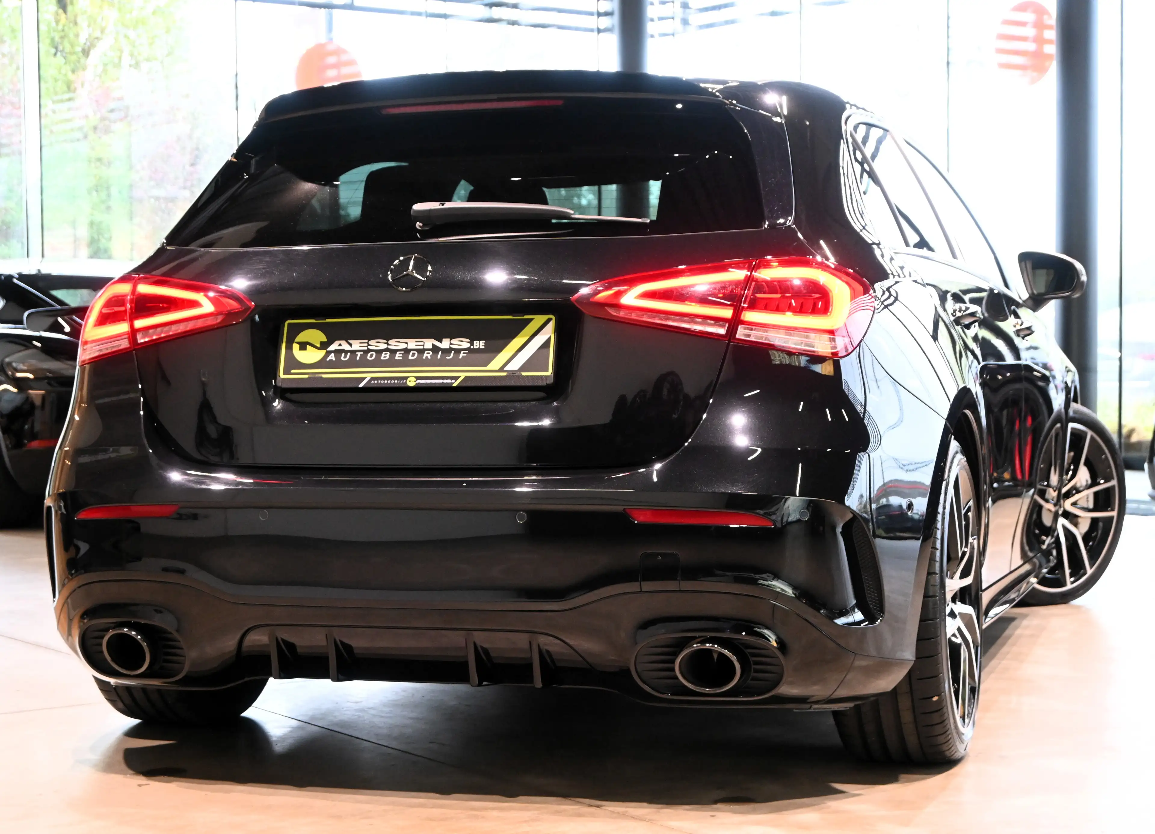 Mercedes-Benz A 35 AMG 4Matic **LED/LEDER/ALCANTARA/CC/DAB/NAV/CAM** — photo 2