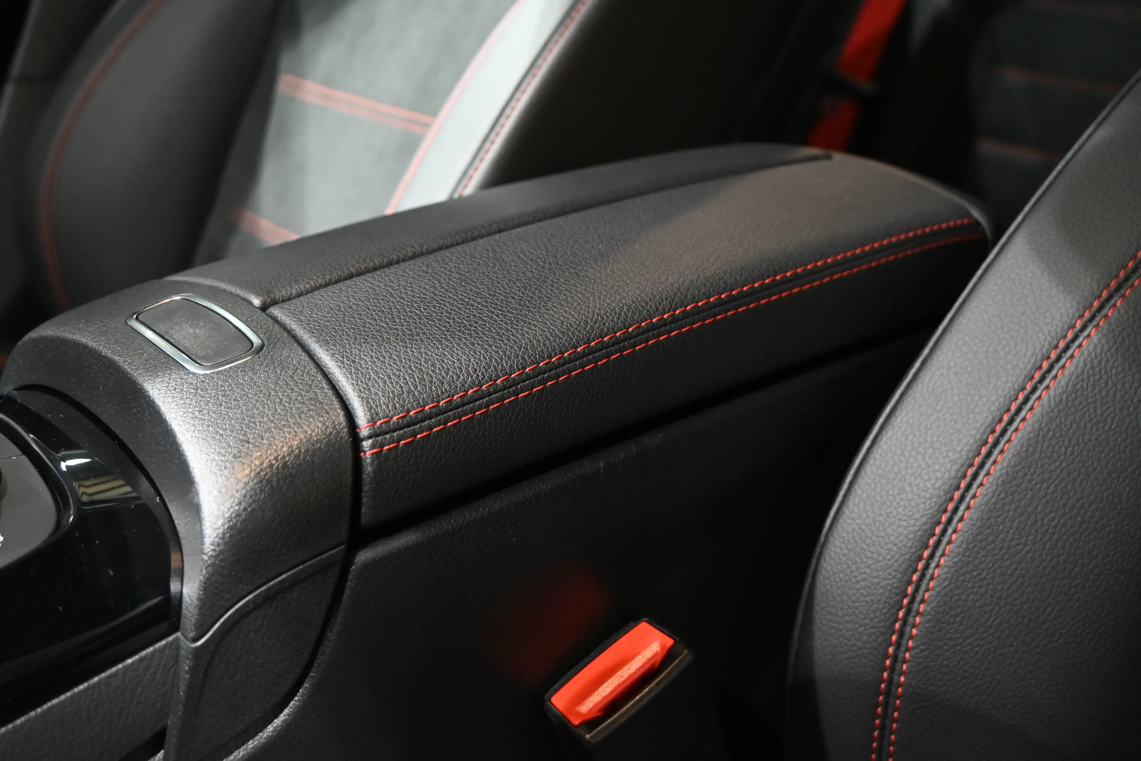 Mercedes-Benz A 35 AMG 4Matic **LED/LEDER/ALCANTARA/CC/DAB/NAV/CAM** — photo 21