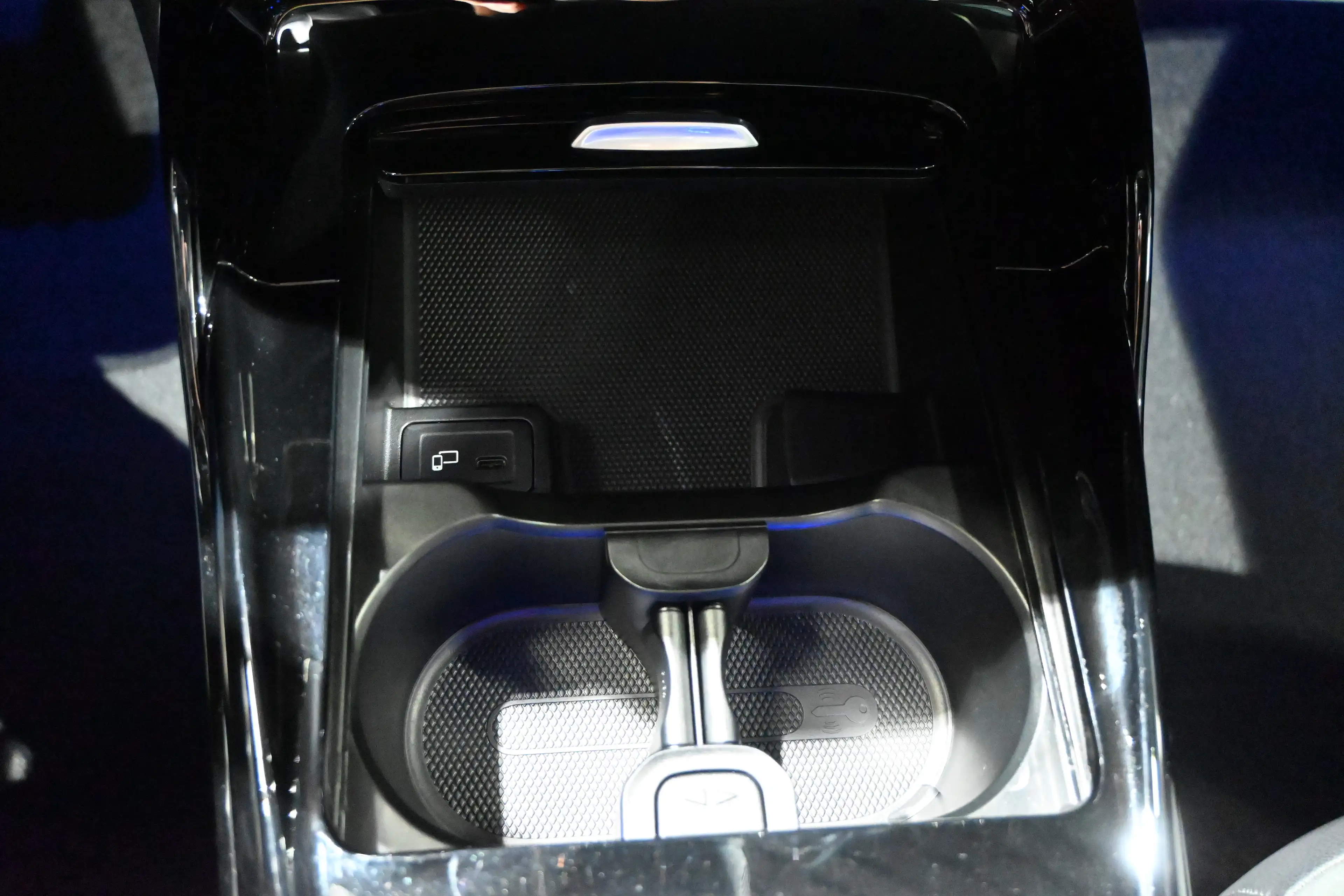 Mercedes-Benz A 35 AMG 4Matic **LED/LEDER/ALCANTARA/CC/DAB/NAV/CAM** — photo 23