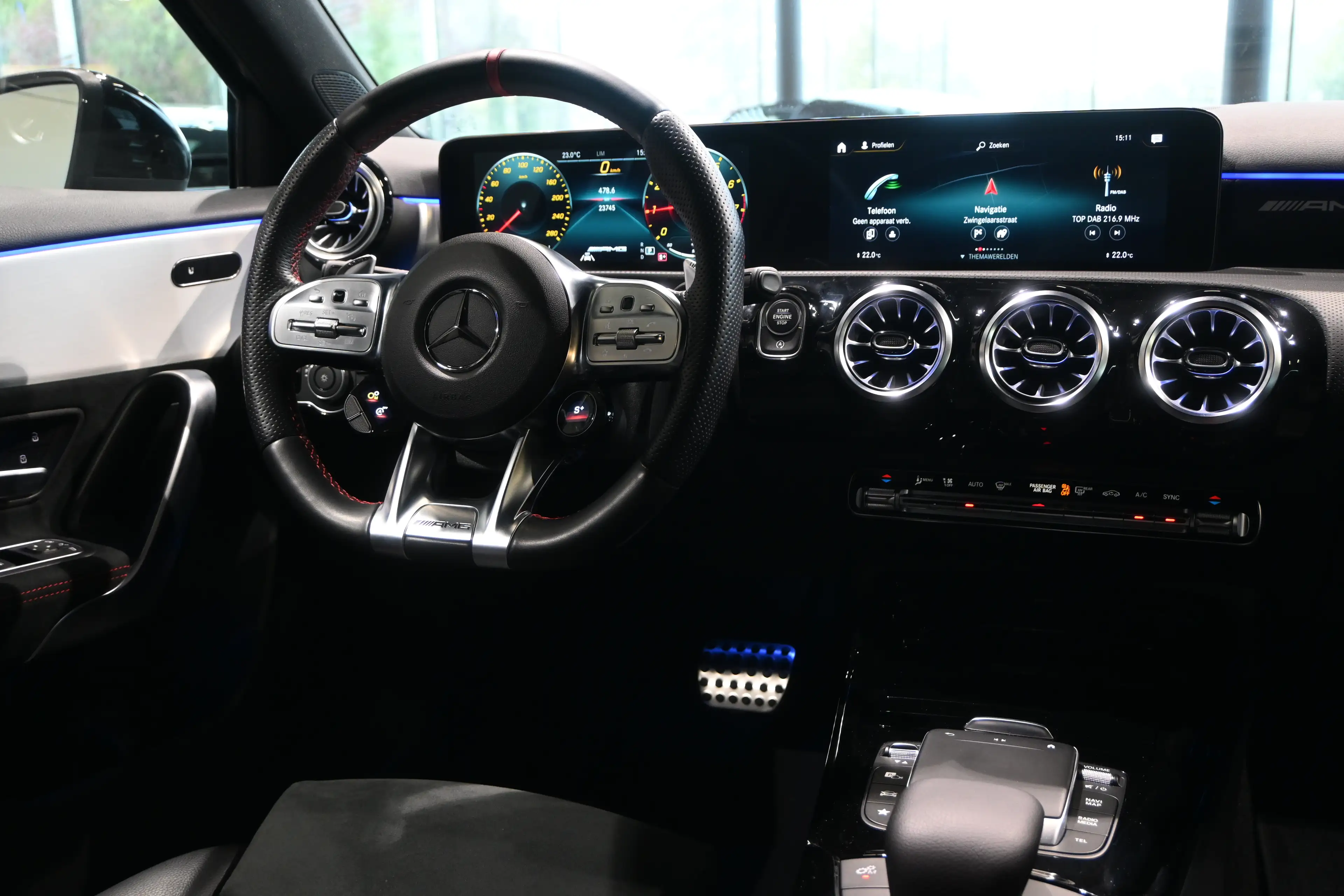Mercedes-Benz A 35 AMG 4Matic **LED/LEDER/ALCANTARA/CC/DAB/NAV/CAM** — photo 9