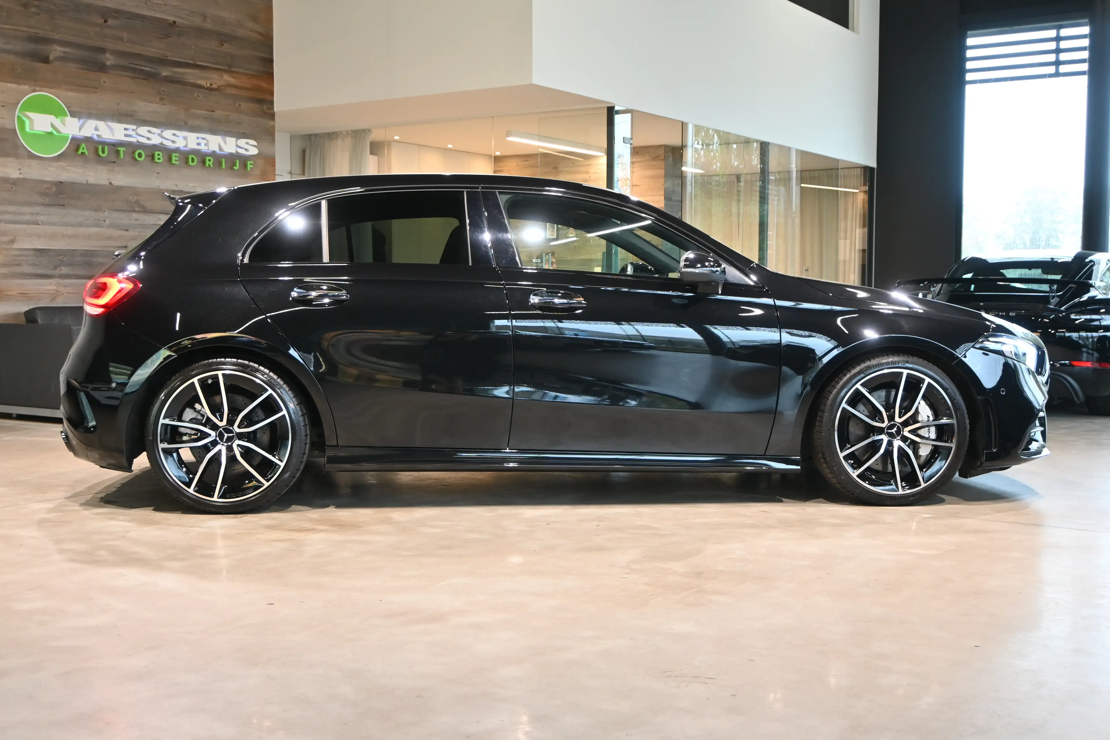 Mercedes-Benz A 35 AMG 4Matic **LED/LEDER/ALCANTARA/CC/DAB/NAV/CAM** — photo 4