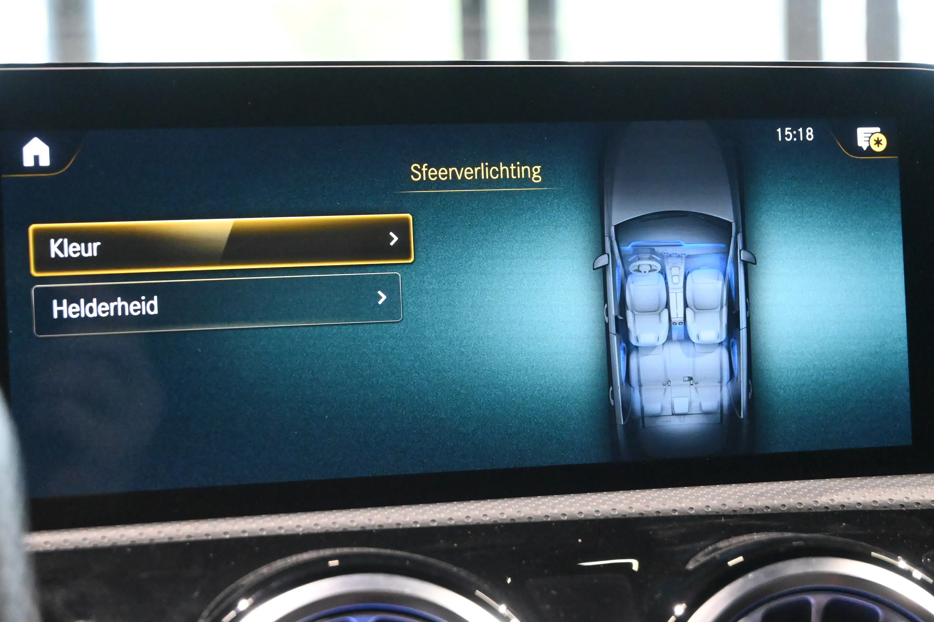 Mercedes-Benz A 35 AMG 4Matic **LED/LEDER/ALCANTARA/CC/DAB/NAV/CAM** — photo 28