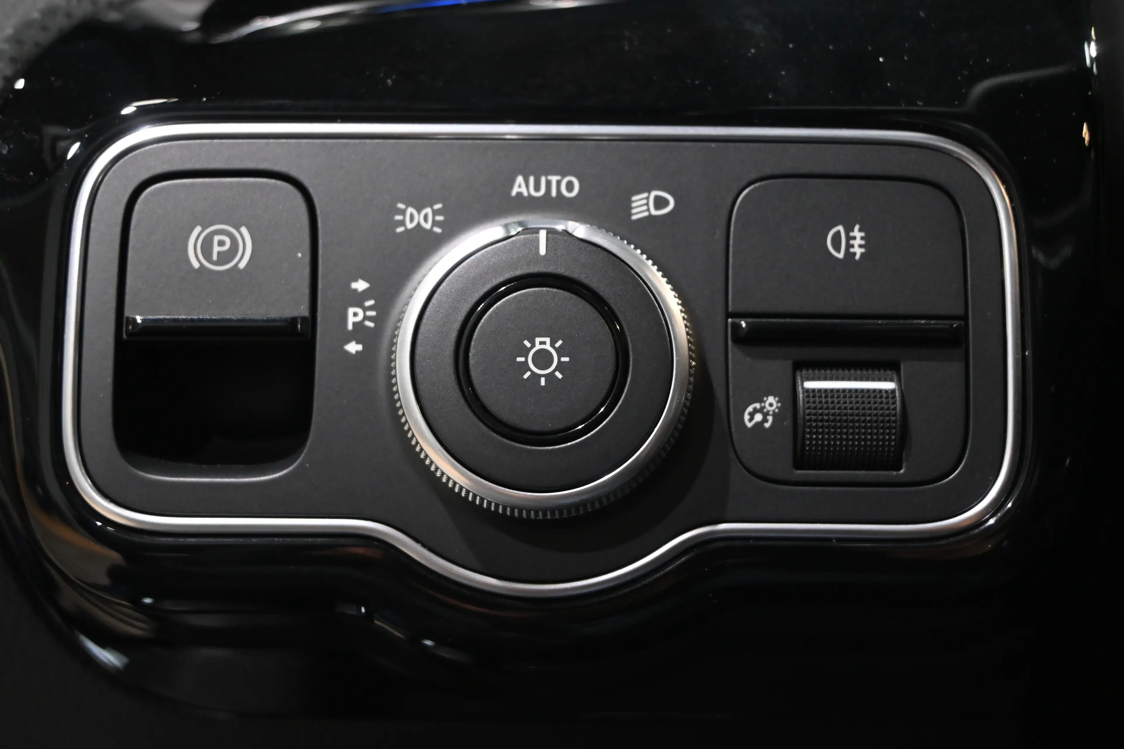 Mercedes-Benz A 35 AMG 4Matic **LED/LEDER/ALCANTARA/CC/DAB/NAV/CAM** — photo 16