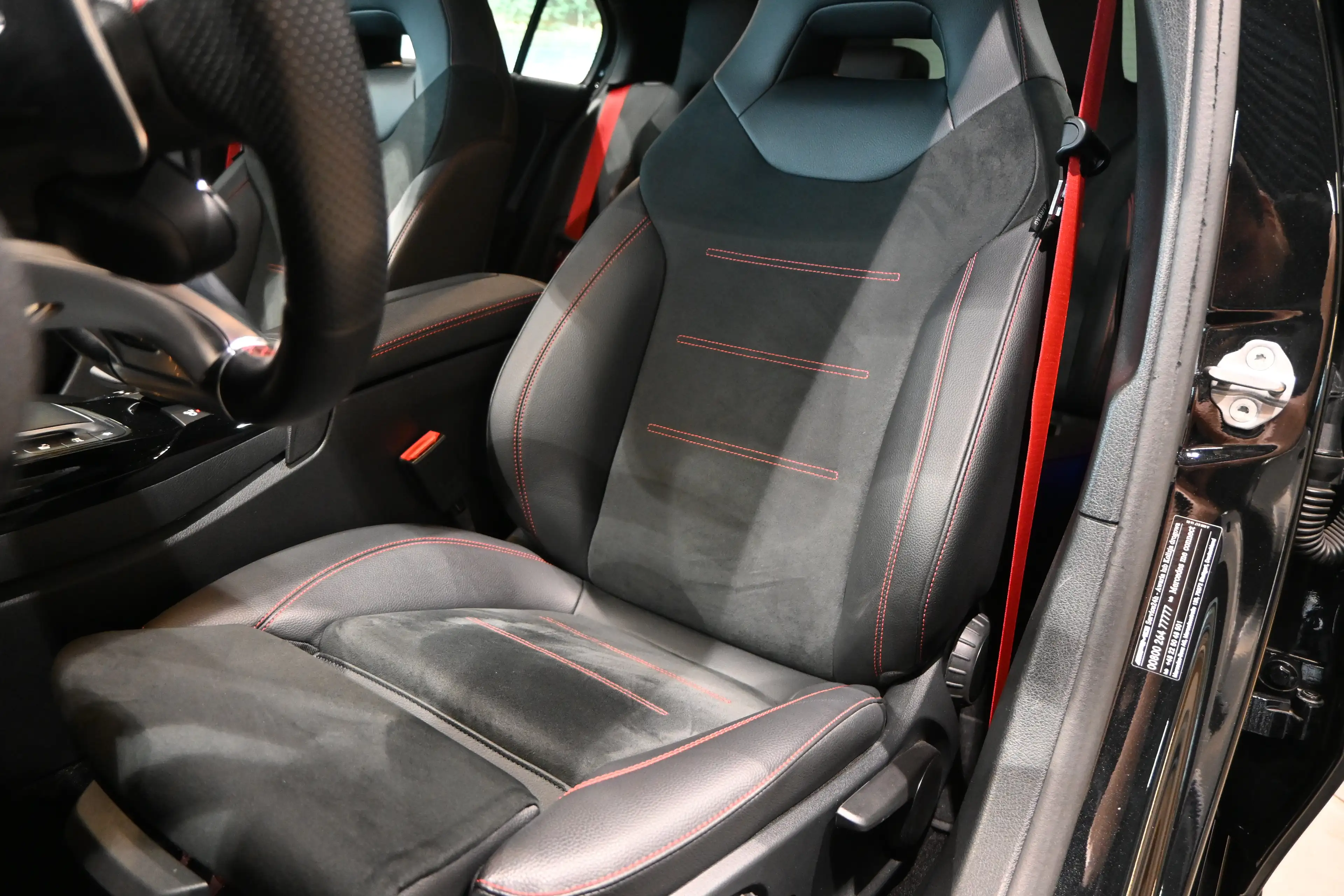 Mercedes-Benz A 35 AMG 4Matic **LED/LEDER/ALCANTARA/CC/DAB/NAV/CAM** — photo 10